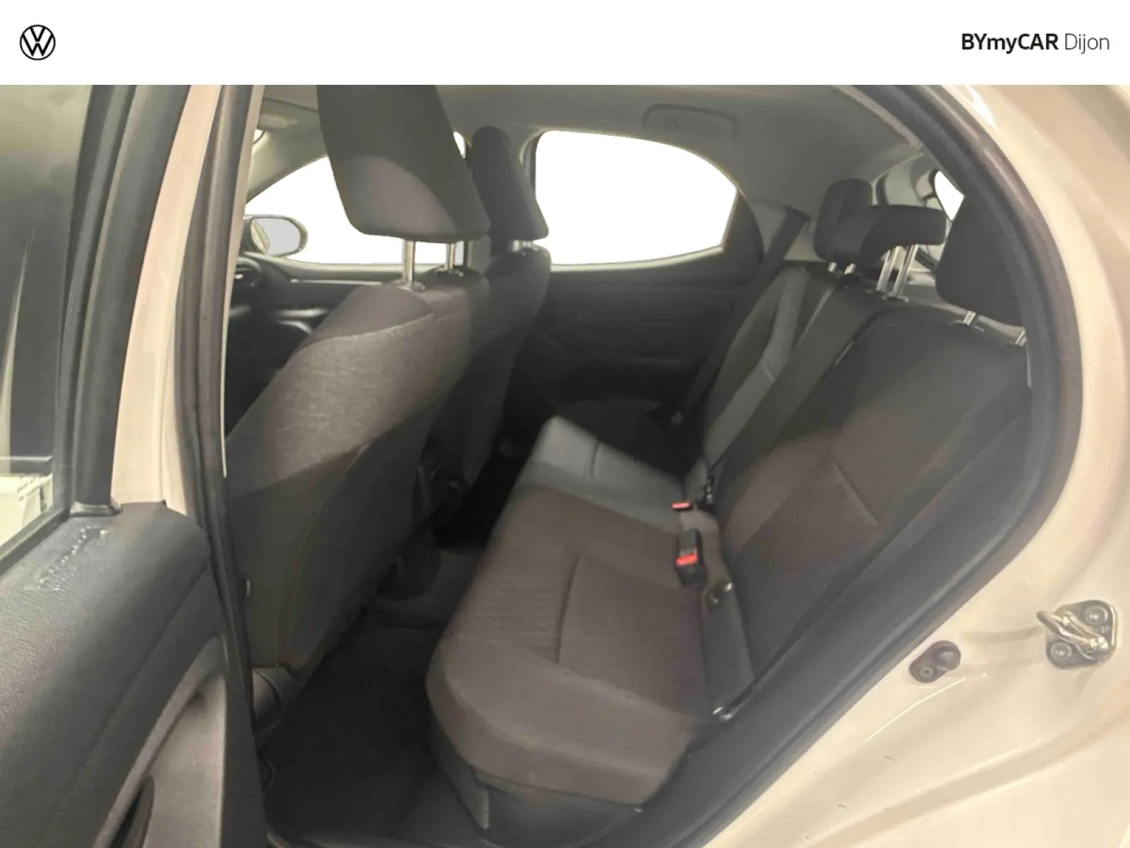 Acheter une toyota Yaris Hybride 116h d’occasion avec 75440km disponible immédiatement - photo 12