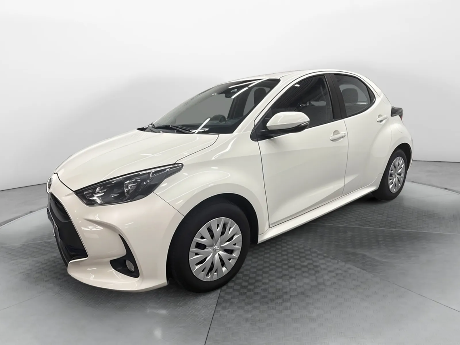 Acheter une toyota Yaris Hybride 116h d’occasion avec 75440km disponible immédiatement - photo 1