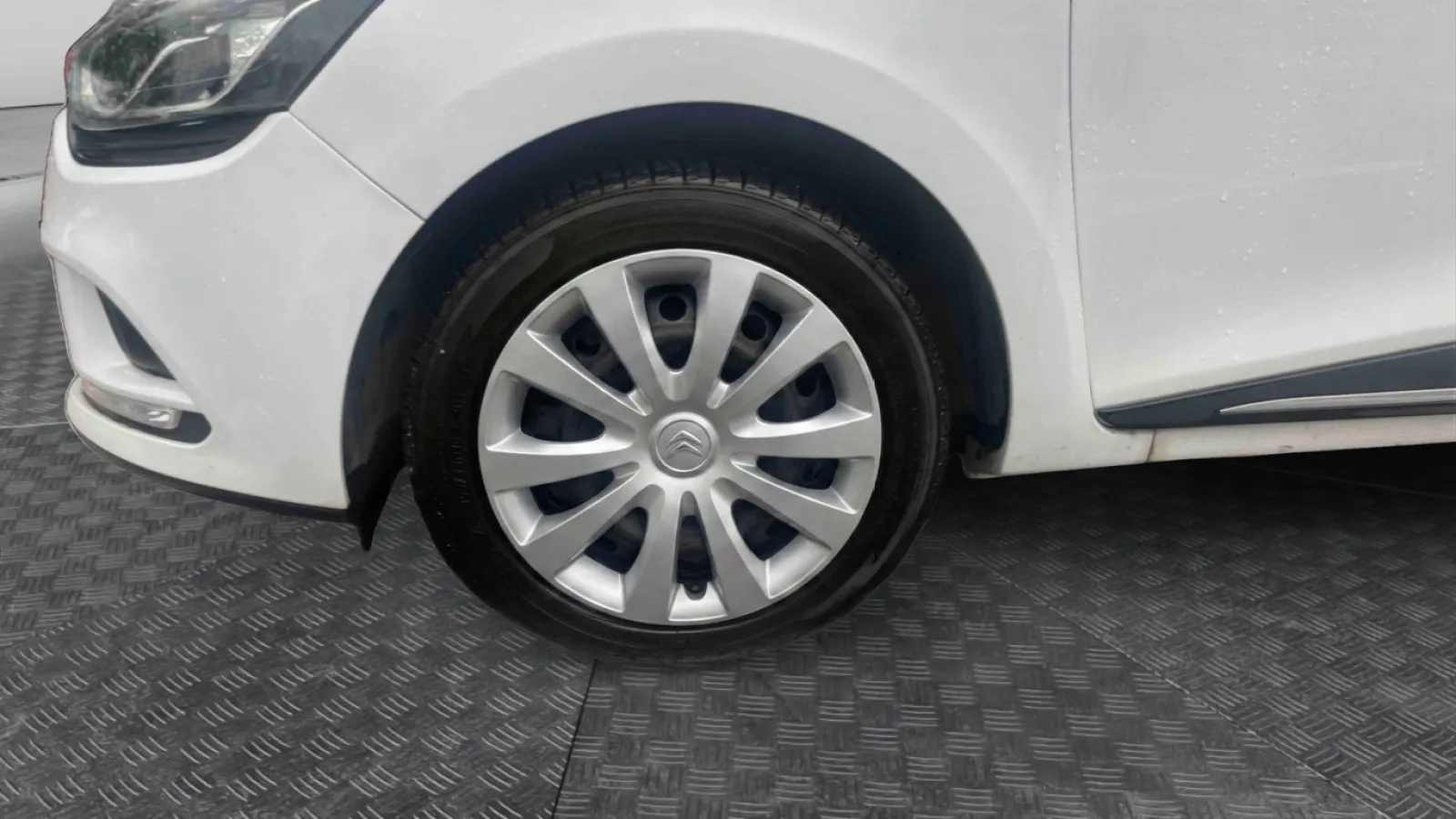Acheter une renault Clio dCi 75 E6C d’occasion avec 78979km disponible immédiatement - photo 14