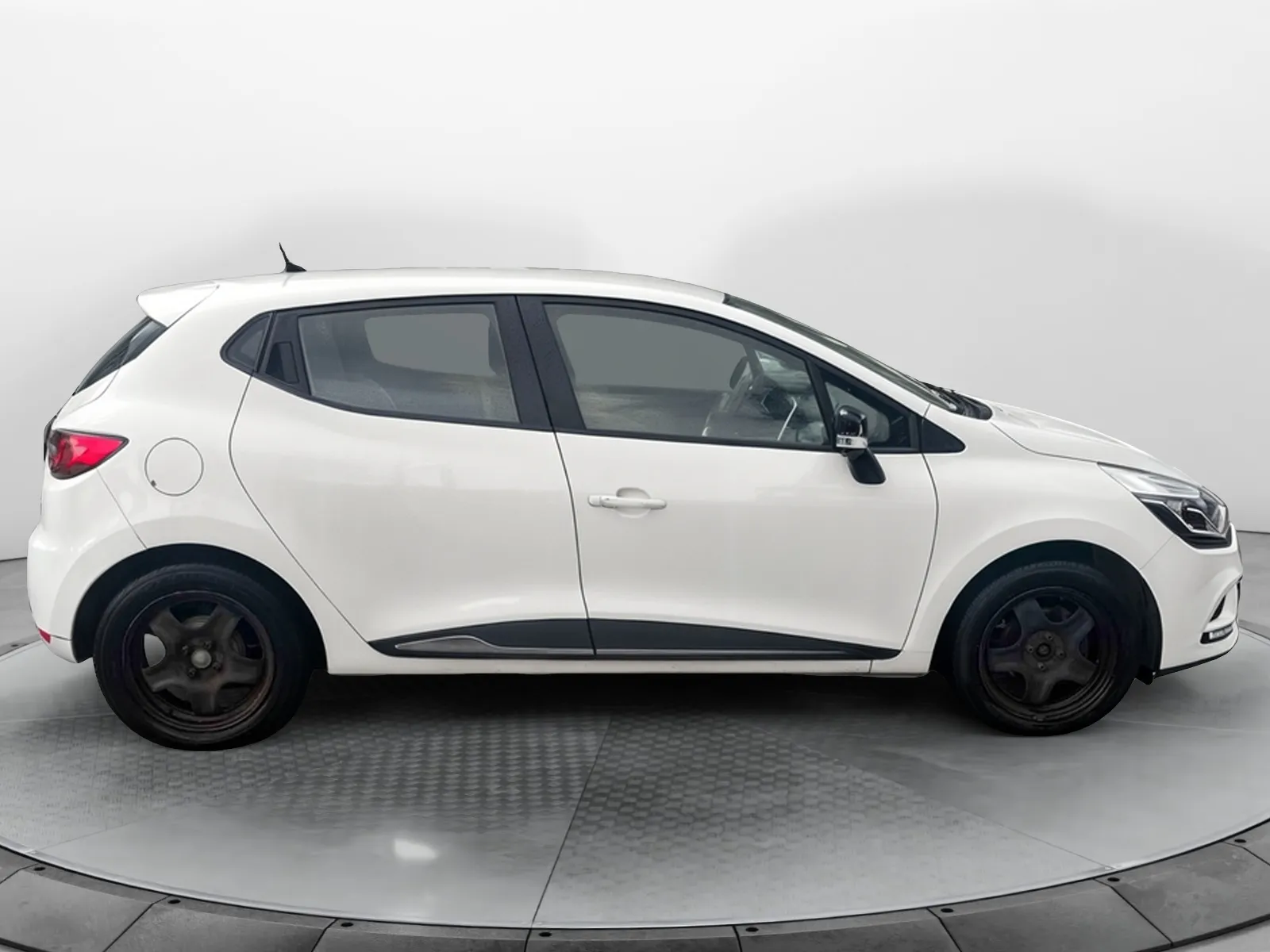 Acheter une renault Clio dCi 75 E6C d’occasion avec 78979km disponible immédiatement - photo 6