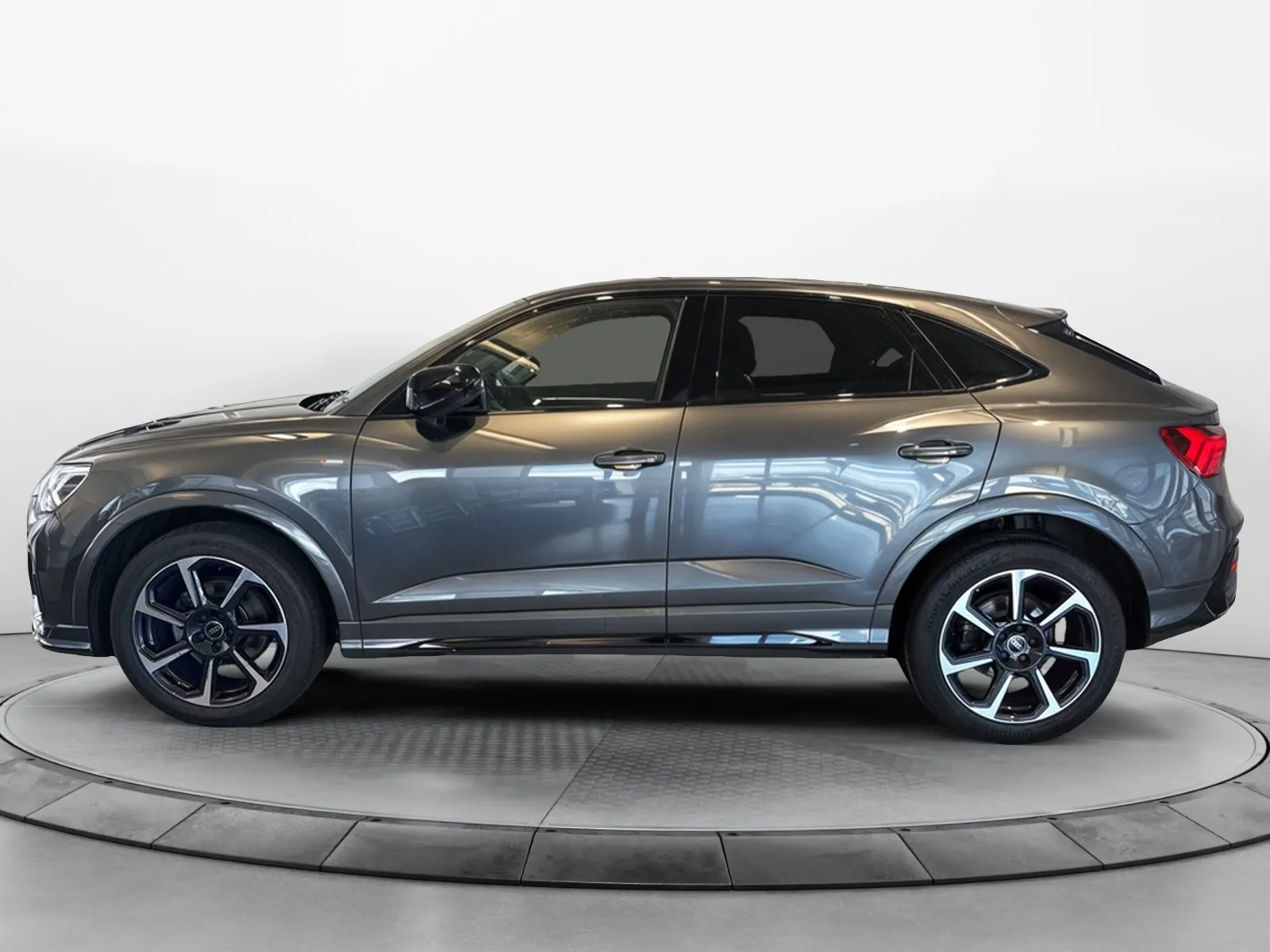 Acheter une audi Q3 Sportback 35 TFSI 150 ch S tronic 7 d’occasion avec 14090km disponible immédiatement - photo 2
