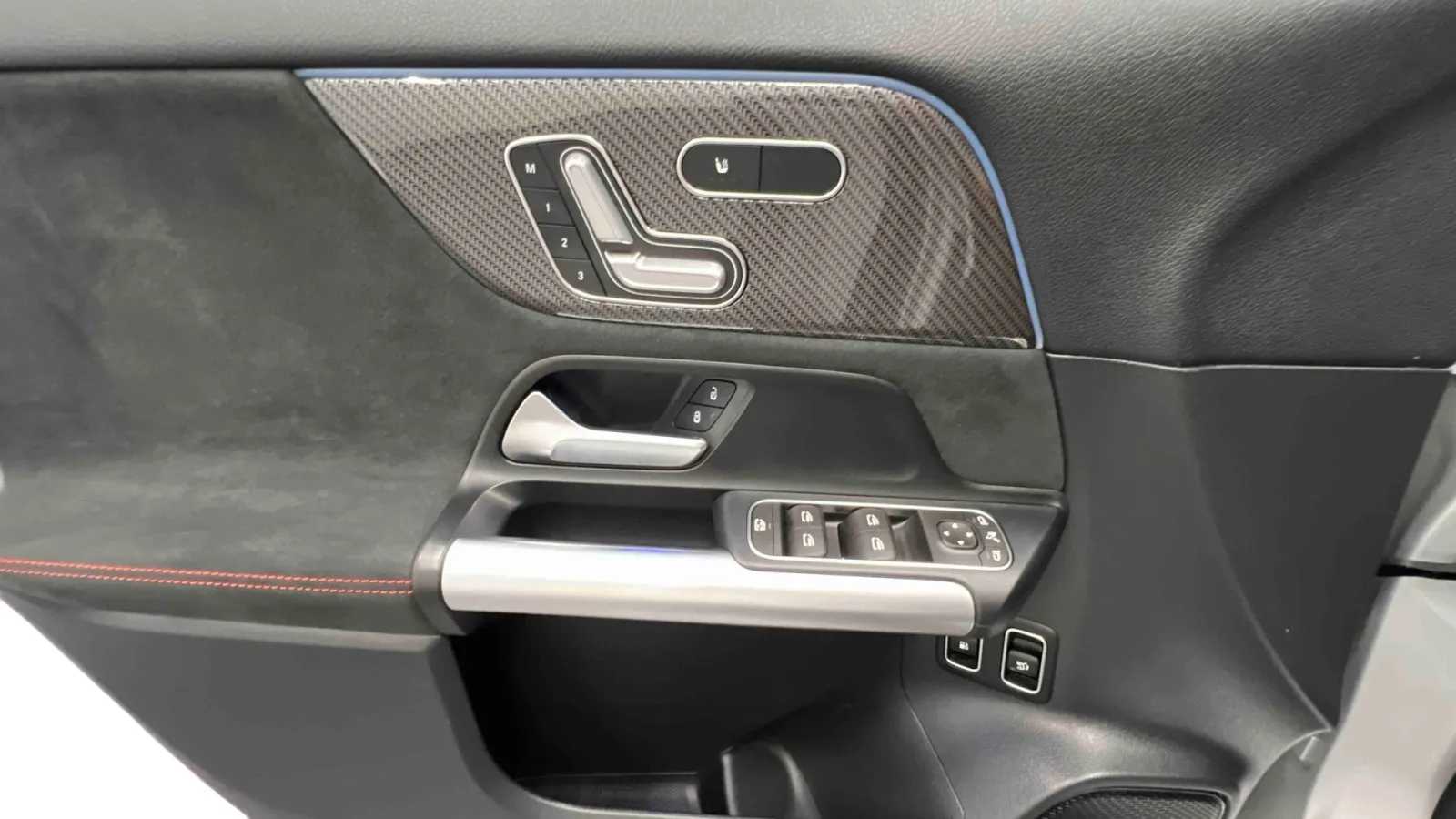 Acheter une mercedes GLA 250 e 8G-DCT d’occasion avec 29446km disponible immédiatement - photo 17
