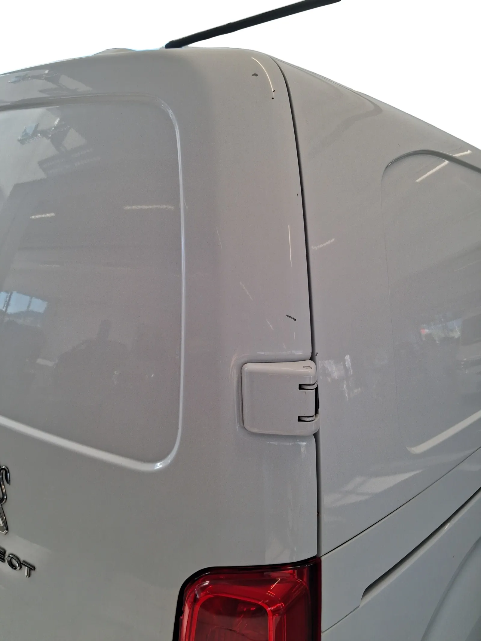 Acheter une peugeot EXPERT FGN TOLE STANDARD ELECTRIQUE 50KWH 136 d’occasion avec 55378km disponible immédiatement - photo 17