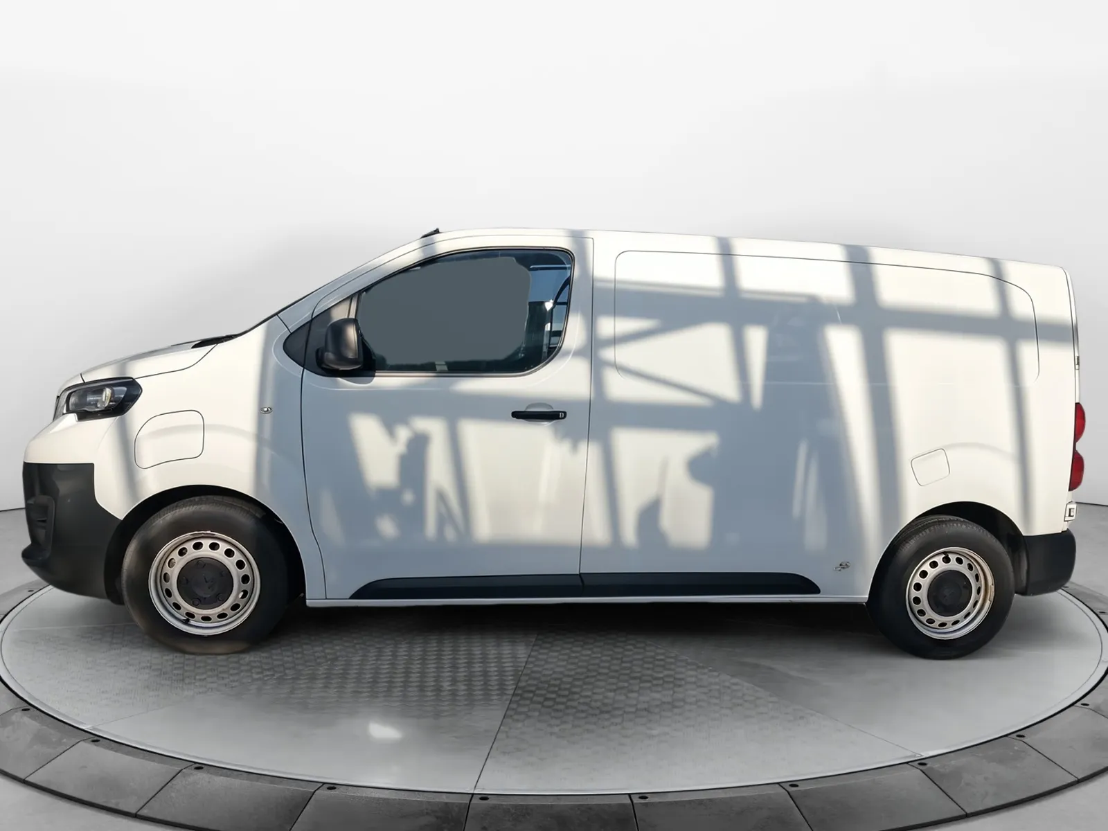 Acheter une peugeot EXPERT FGN TOLE STANDARD ELECTRIQUE 50KWH 136 d’occasion avec 55378km disponible immédiatement - photo 2
