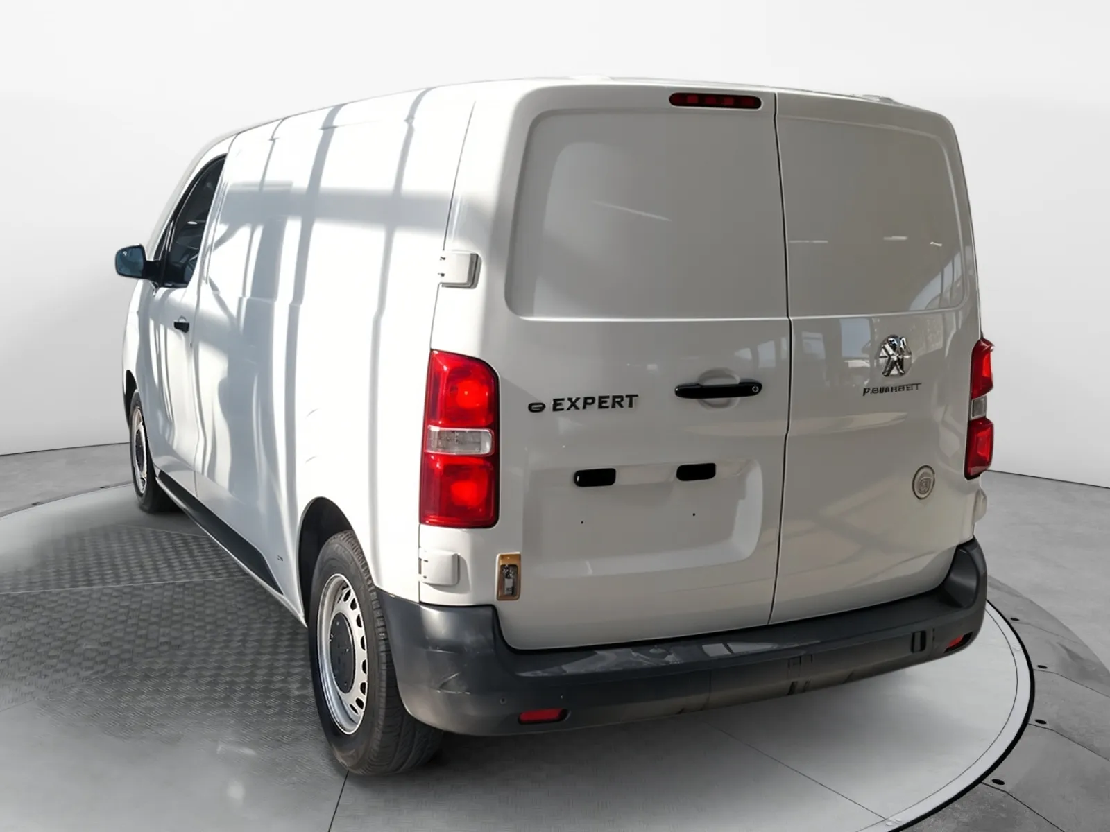 Acheter une peugeot EXPERT FGN TOLE STANDARD ELECTRIQUE 50KWH 136 d’occasion avec 55378km disponible immédiatement - photo 3