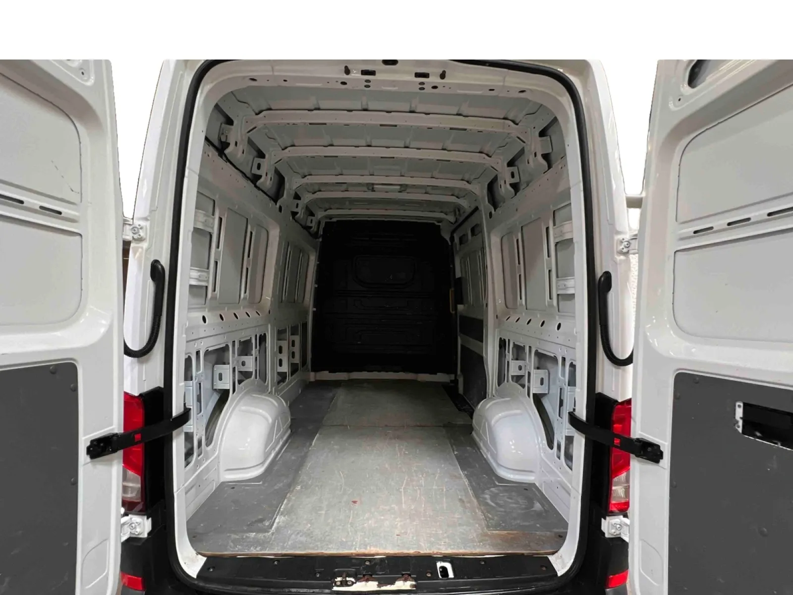 Acheter une volkswagen CRAFTER VAN 30 L3H3 2.0 TDI 140 CH d’occasion avec 80657km disponible immédiatement - photo 13