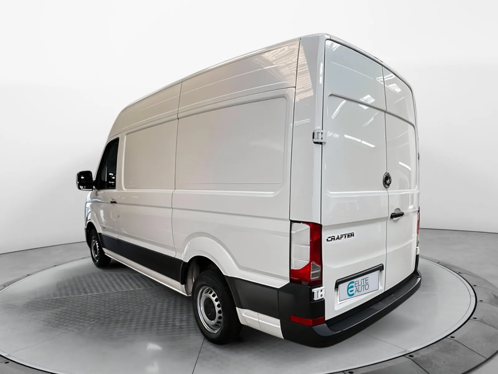 Acheter une volkswagen CRAFTER VAN 30 L3H3 2.0 TDI 140 CH d’occasion avec 80657km disponible immédiatement - photo 3