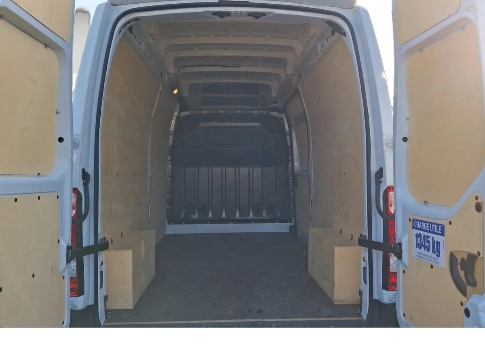 Acheter une renault MASTER FGN TRAC F3500 L3H3 BLUE DCI 135 d’occasion avec 20860km disponible immédiatement - photo 13
