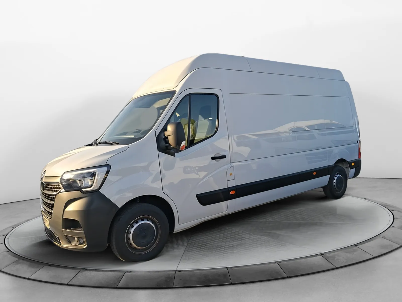 Acheter une renault MASTER FGN TRAC F3500 L3H3 BLUE DCI 135 d’occasion avec 20860km disponible immédiatement - photo 2