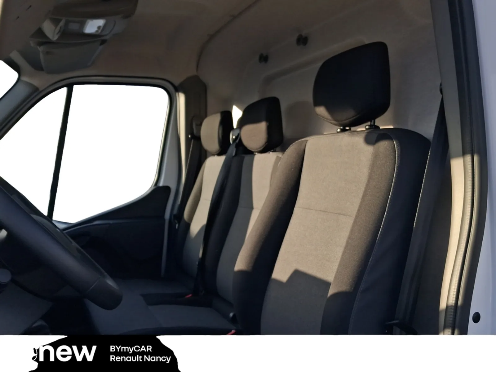 Acheter une renault MASTER FGN TRAC F3500 L3H3 BLUE DCI 135 d’occasion avec 20860km disponible immédiatement - photo 11