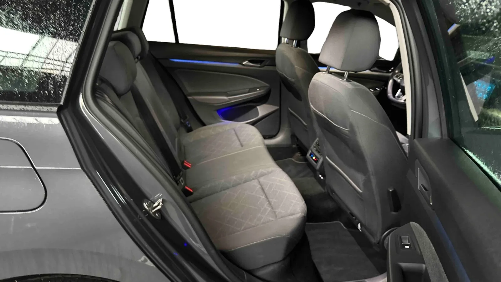 Acheter une volkswagen Golf SW 2.0 TDI SCR 116 BVM6 d’occasion avec 81400km disponible immédiatement - photo 20