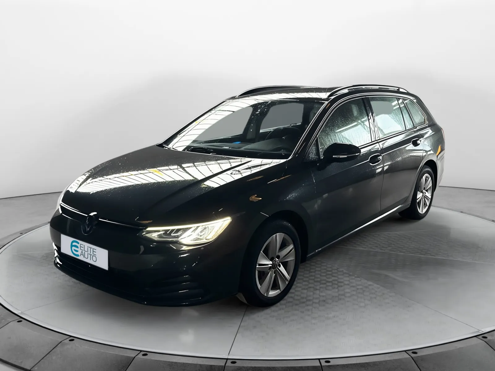 Acheter une volkswagen Golf SW 2.0 TDI SCR 116 BVM6 d’occasion avec 81400km disponible immédiatement - photo 1