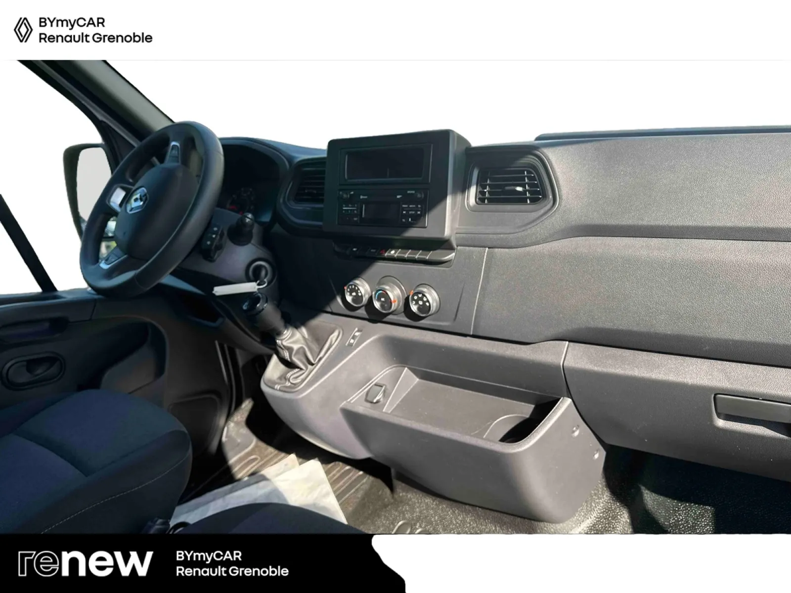 Acheter une renault MASTER FGN TRAC F3500 L3H3 BLUE DCI 135 d’occasion avec 31500km disponible immédiatement - photo 9