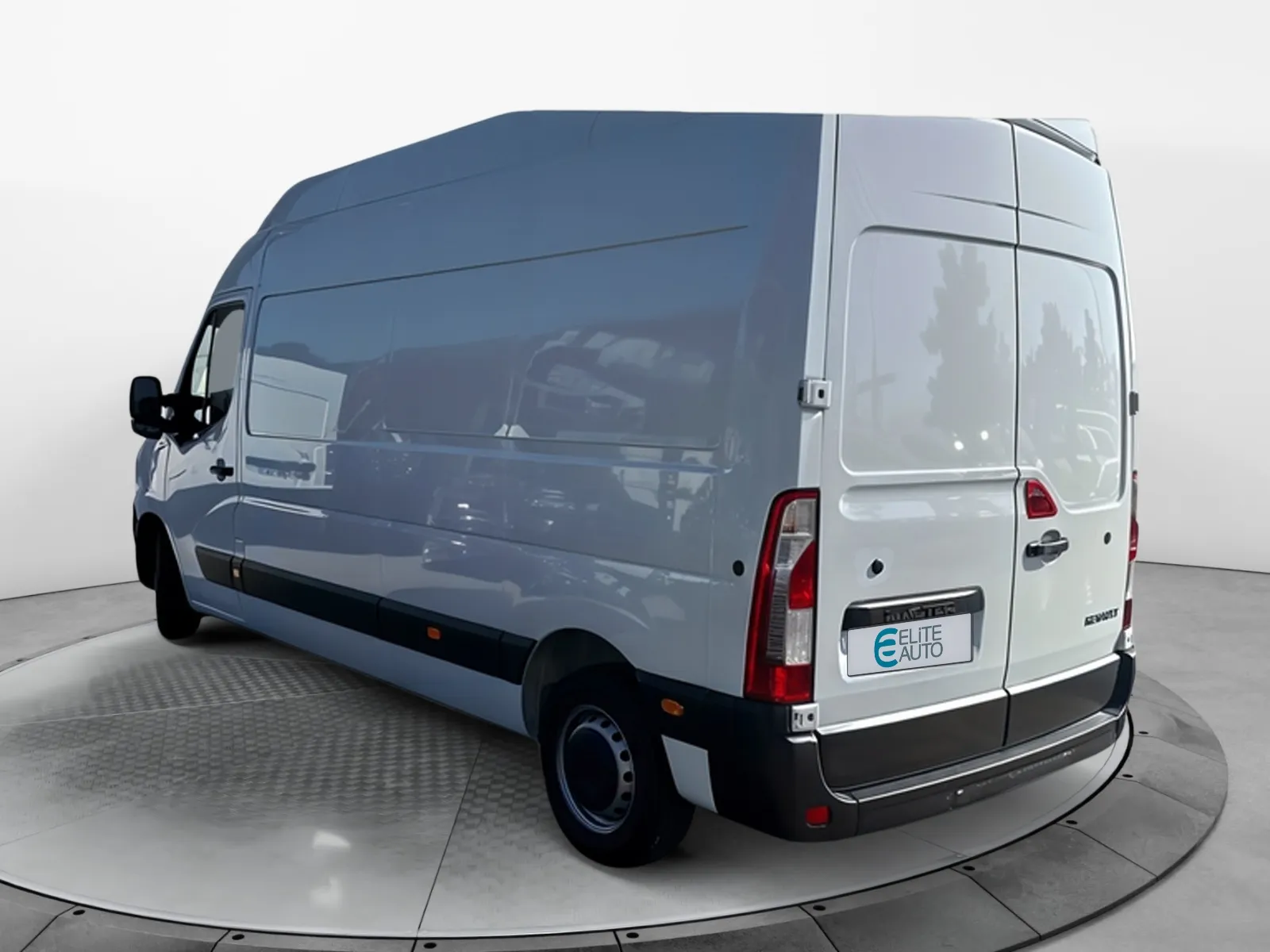 Acheter une renault MASTER FGN TRAC F3500 L3H3 BLUE DCI 135 d’occasion avec 31500km disponible immédiatement - photo 3