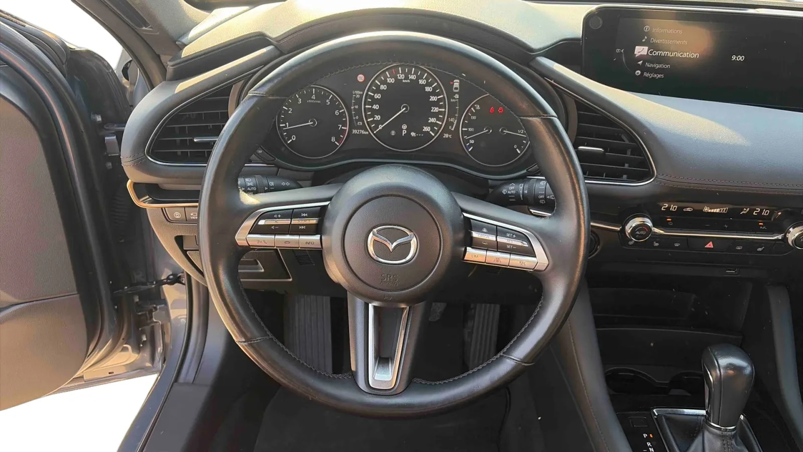 Acheter une mazda Mazda3 5 portes 2.0L SKYACTIV-G M Hybrid 122 ch BVA6 d’occasion avec 39259km disponible immédiatement - photo 10