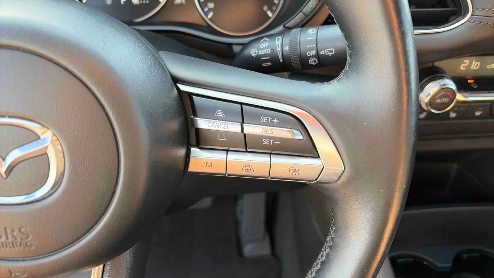 Acheter une mazda Mazda3 5 portes 2.0L SKYACTIV-G M Hybrid 122 ch BVA6 d’occasion avec 39259km disponible immédiatement - photo 27