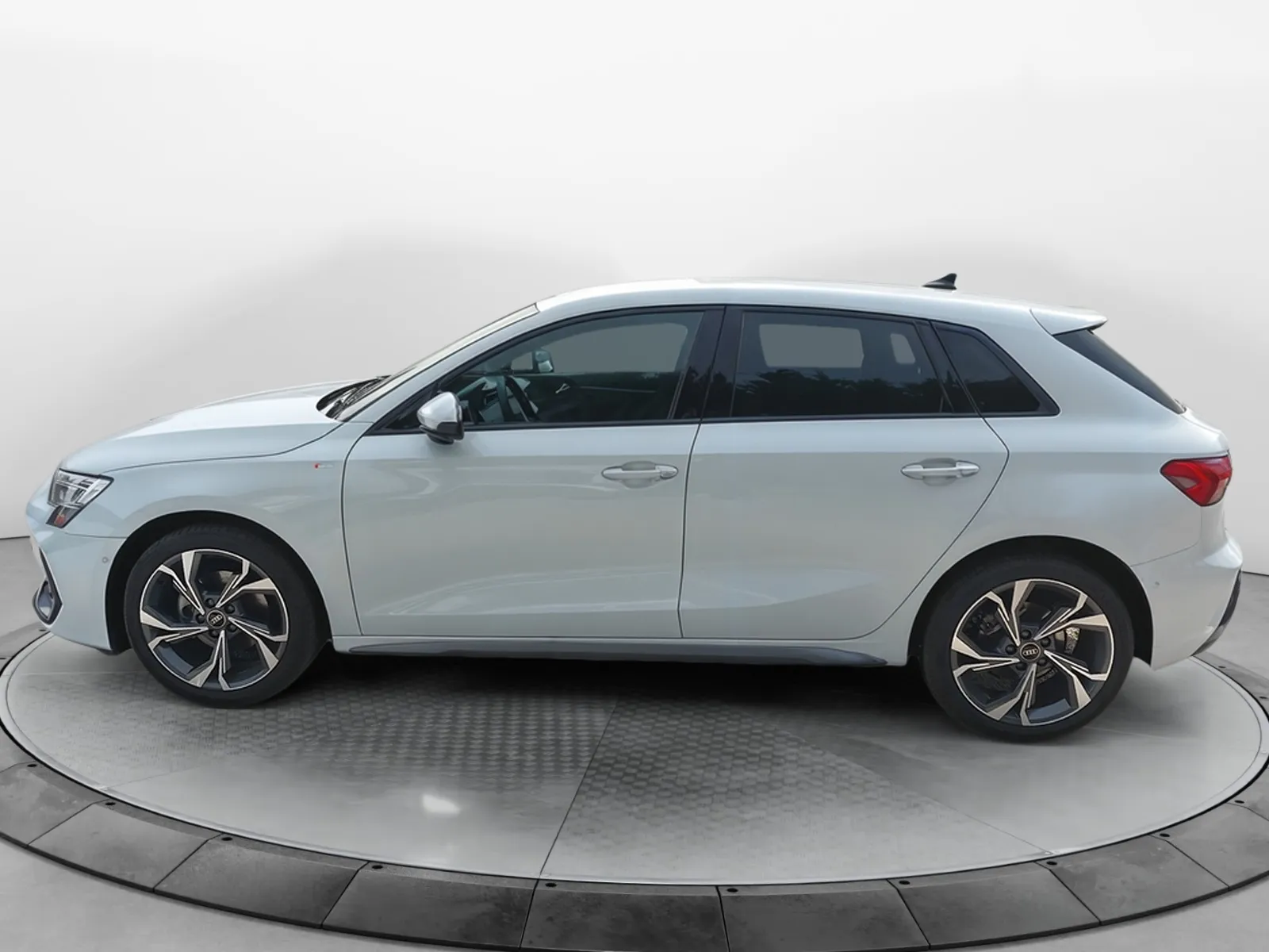 Acheter une audi A3 Sportback TFSI Mild Hybrid 116 S tronic 7 d’occasion avec 20780km disponible immédiatement - photo 2