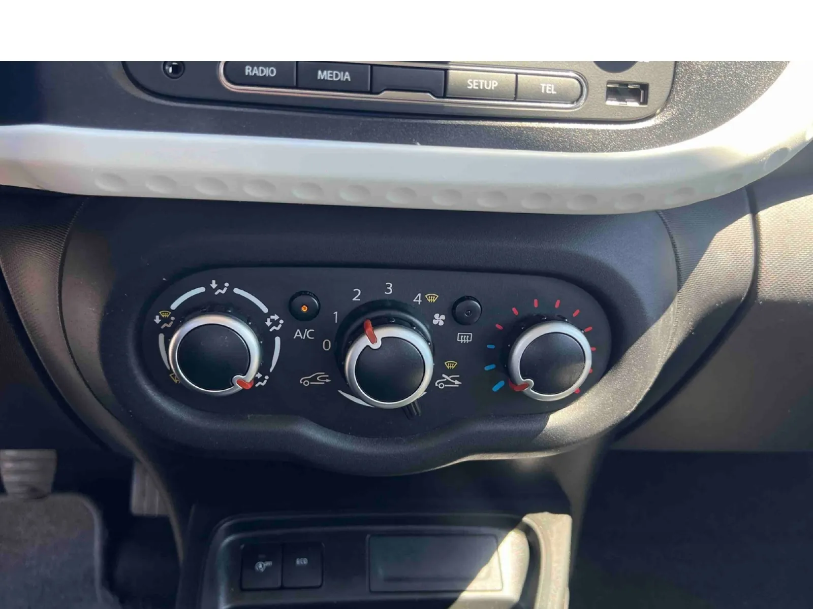 Acheter une renault Twingo III TCe 95 d’occasion avec 64228km disponible immédiatement - photo 18