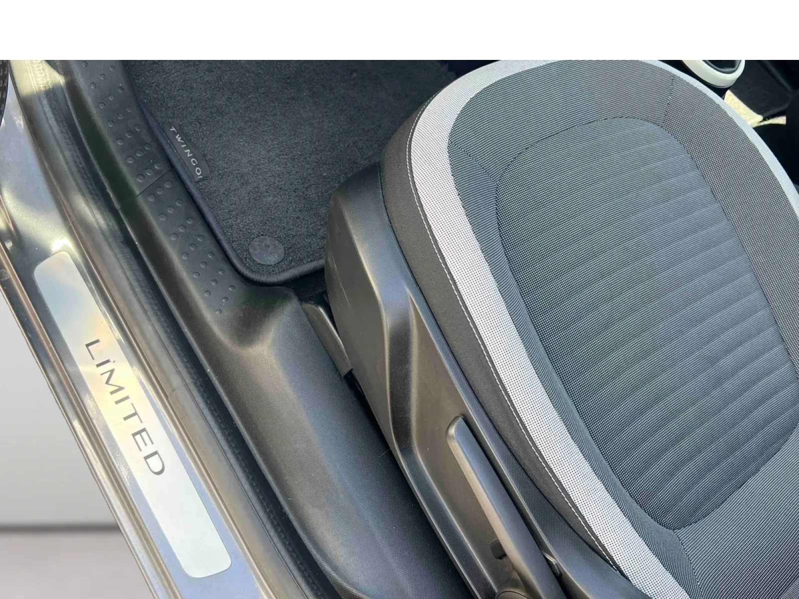 Acheter une renault Twingo III TCe 95 d’occasion avec 64228km disponible immédiatement - photo 21