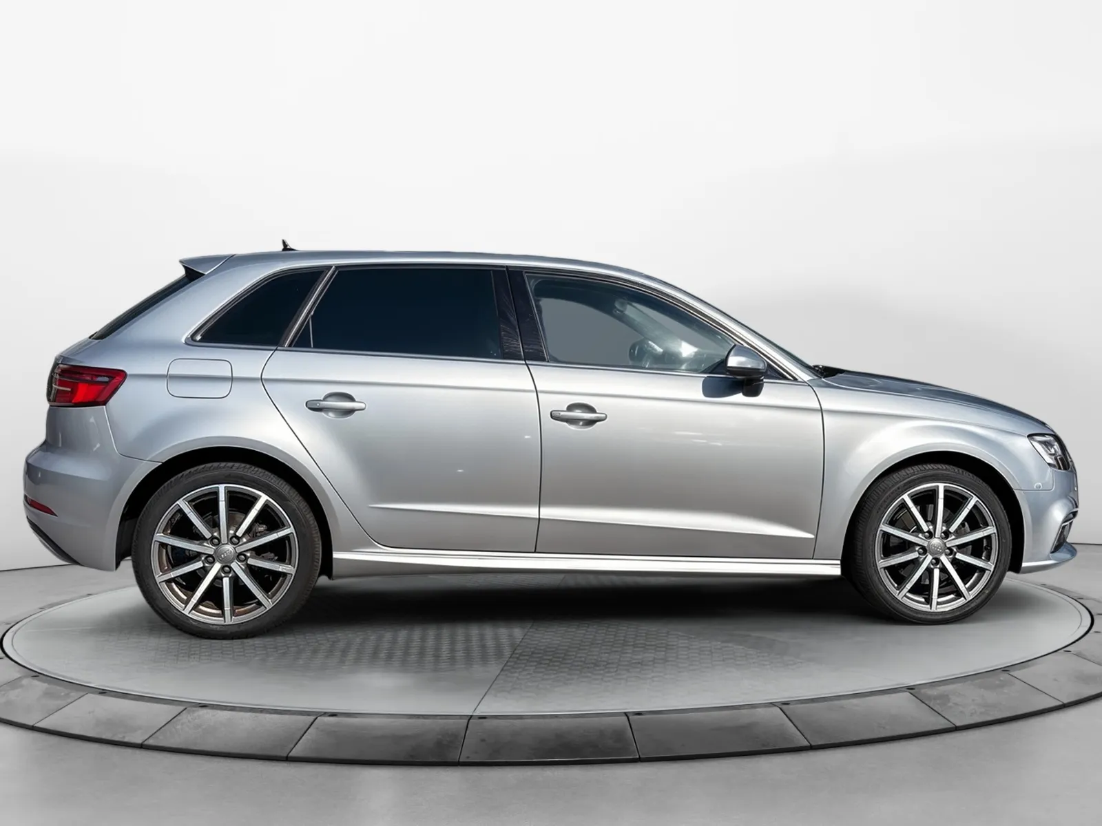 Acheter une audi A3 Sportback 40 e-tron 204 S tronic 6 d’occasion avec 92000km disponible immédiatement - photo 6