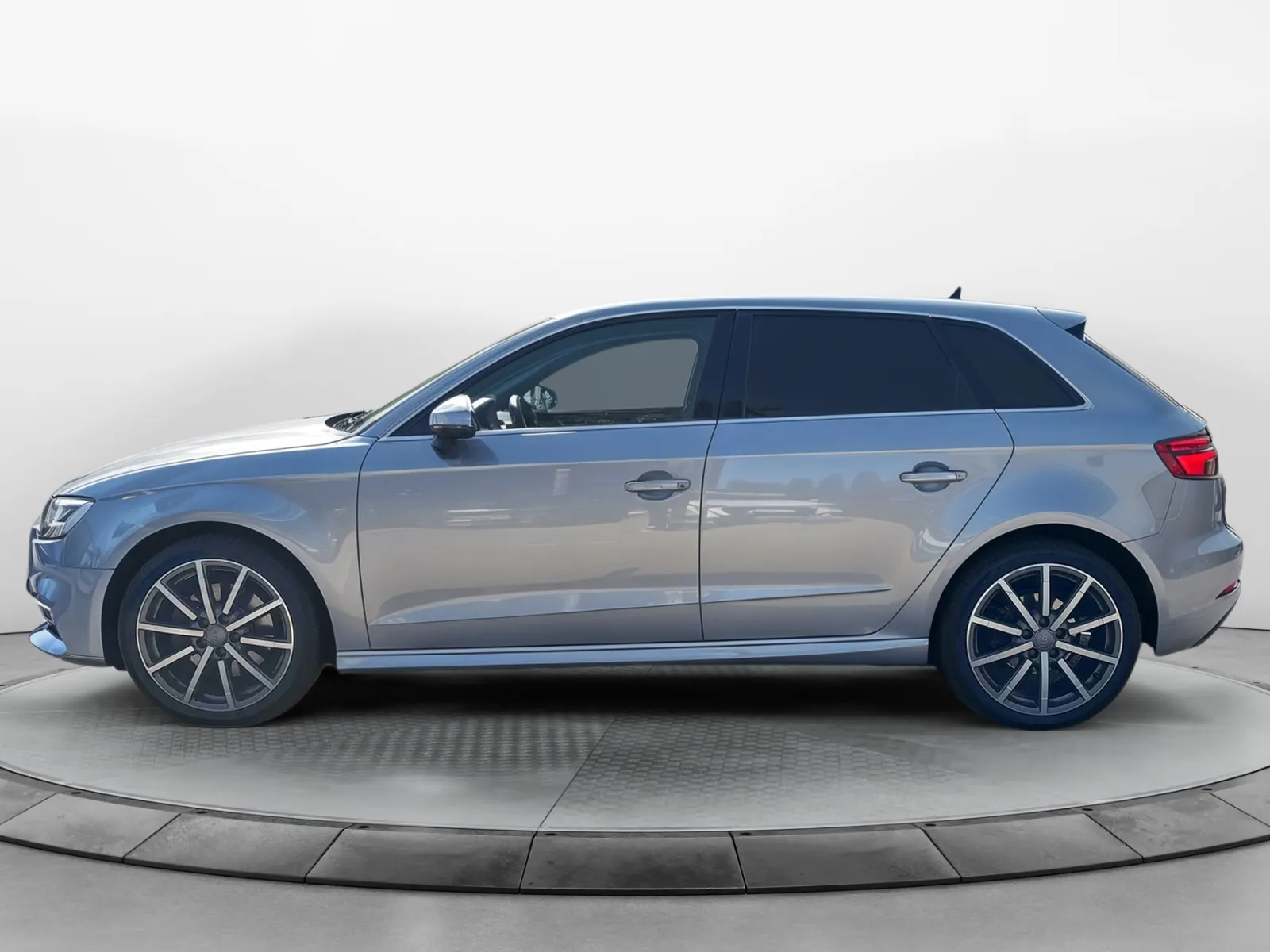 Acheter une audi A3 Sportback 40 e-tron 204 S tronic 6 d’occasion avec 92000km disponible immédiatement - photo 2