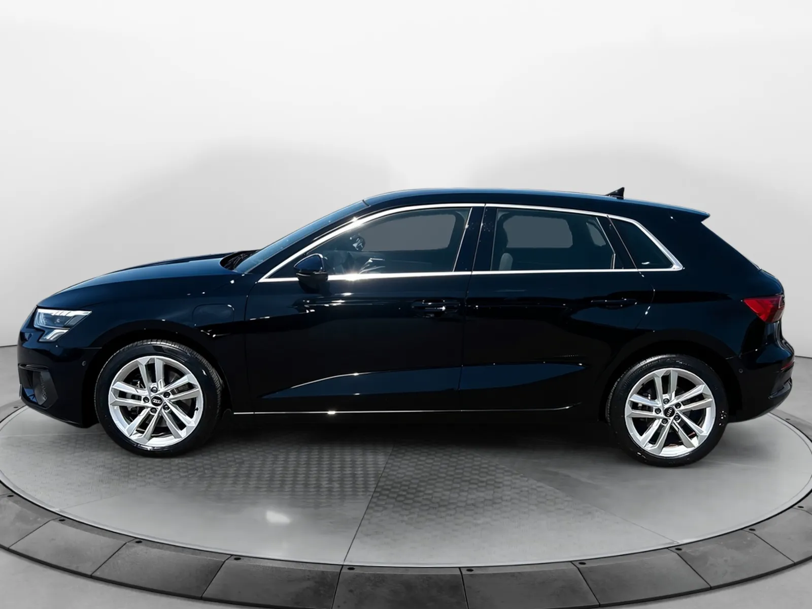 Acheter une audi A3 Sportback 40 TFSIe 204 S tronic 6 d’occasion avec 49500km disponible immédiatement - photo 2
