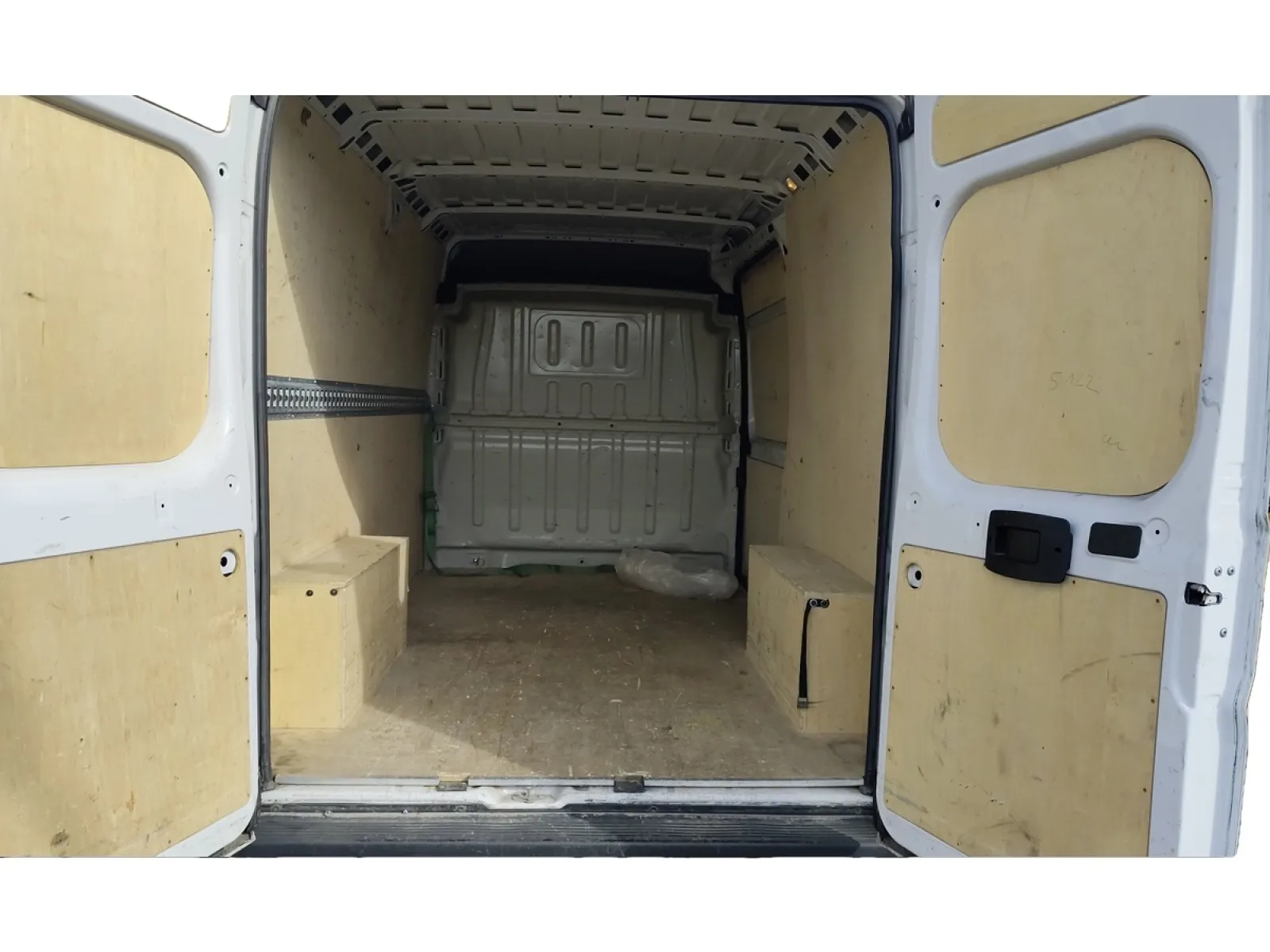Acheter une peugeot BOXER TOLE 330 L2H2 BLUEHDI 140 S&S d’occasion avec 87259km disponible immédiatement - photo 13