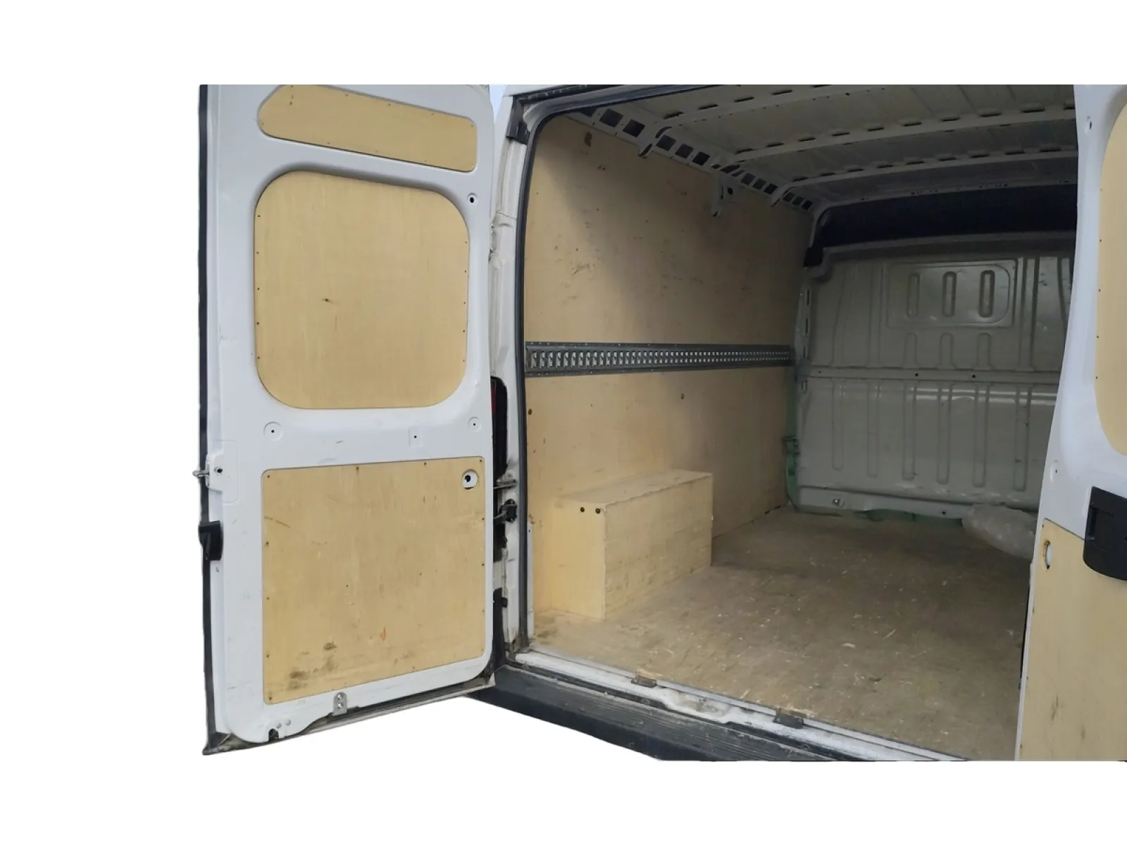 Acheter une peugeot BOXER TOLE 330 L2H2 BLUEHDI 140 S&S d’occasion avec 87259km disponible immédiatement - photo 12