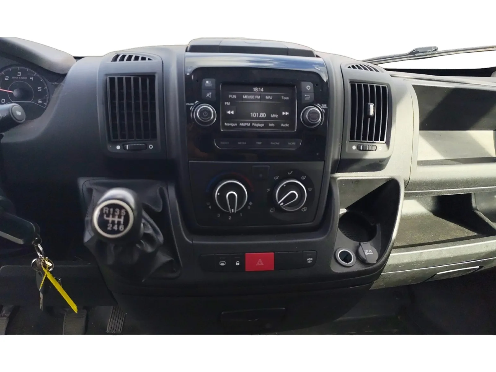 Acheter une peugeot BOXER TOLE 330 L2H2 BLUEHDI 140 S&S d’occasion avec 87259km disponible immédiatement - photo 16