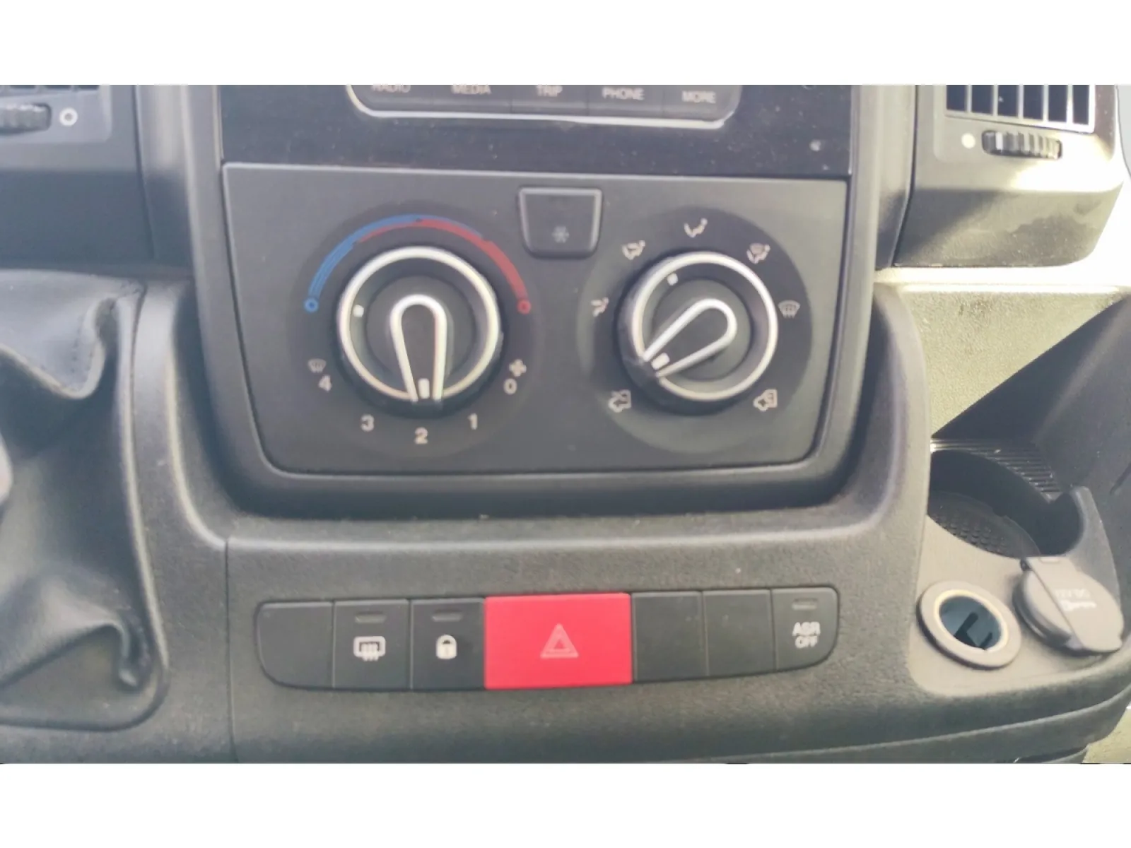 Acheter une peugeot BOXER TOLE 330 L2H2 BLUEHDI 140 S&S d’occasion avec 87259km disponible immédiatement - photo 20