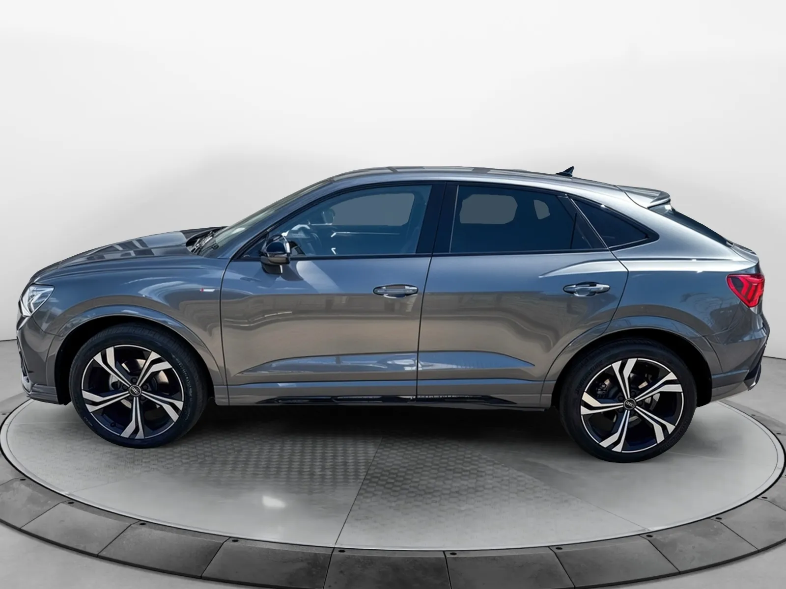 AUDI Q3 SPORTBACK S line - photo 2