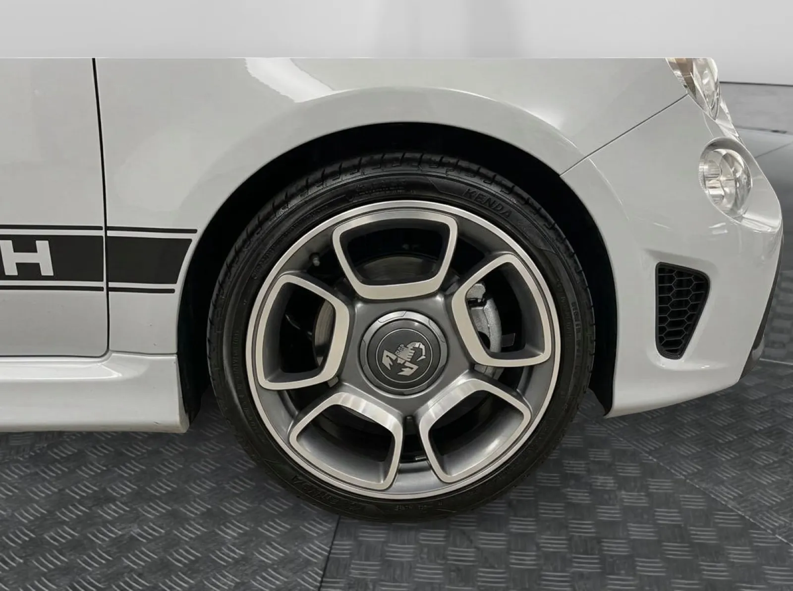 Acheter une abarth 595 1.4 Turbo 16V T-Jet 145 ch BVM5 d’occasion avec 59105km disponible immédiatement - photo 14