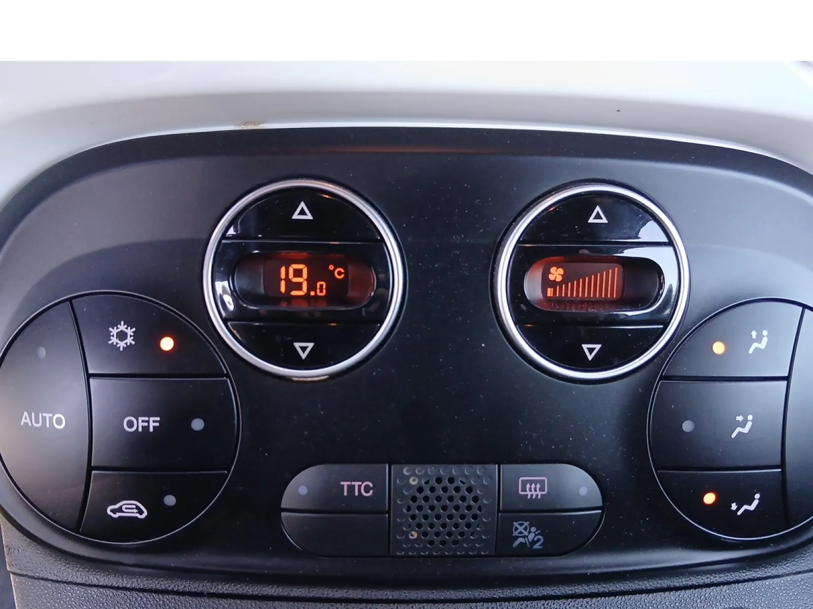 Acheter une abarth 595 1.4 Turbo 16V T-Jet 145 ch BVM5 d’occasion avec 59105km disponible immédiatement - photo 21