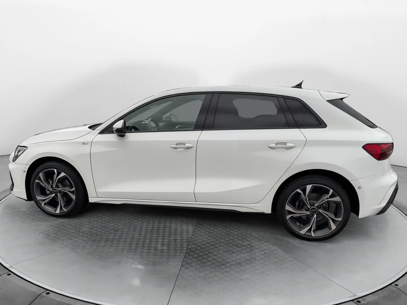 Acheter une audi A3 Sportback TFSI Mild Hybrid 150 S tronic 7 d’occasion avec 34585km disponible immédiatement - photo 2