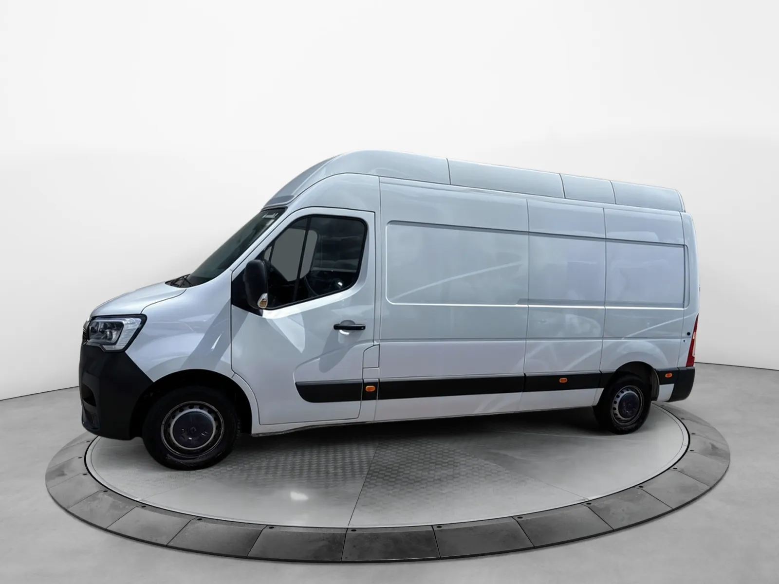 Acheter une renault MASTER FGN TRAC F3500 L3H3 BLUE DCI 135 d’occasion avec 38362km disponible immédiatement - photo 2