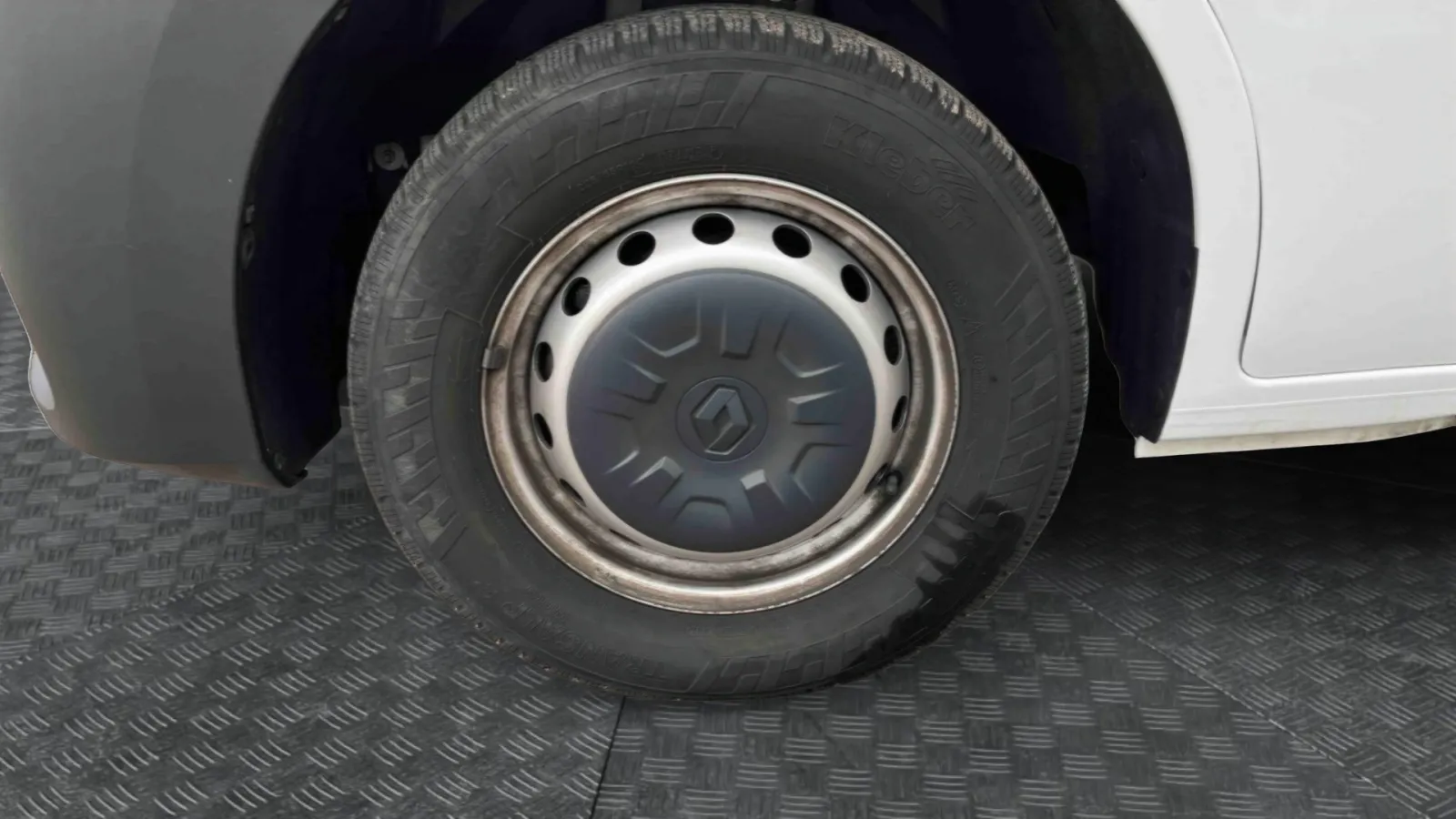 Acheter une renault MASTER FGN TRAC F3500 L3H3 BLUE DCI 135 d’occasion avec 22460km disponible immédiatement - photo 14