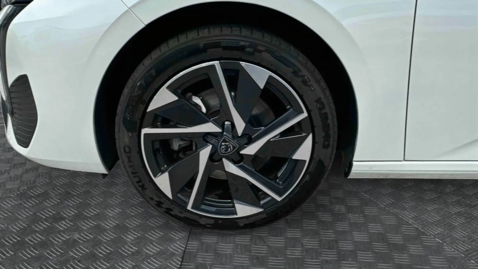 Acheter une peugeot 308 BlueHDi 130ch S&S EAT8 d’occasion avec 59576km disponible immédiatement - photo 13