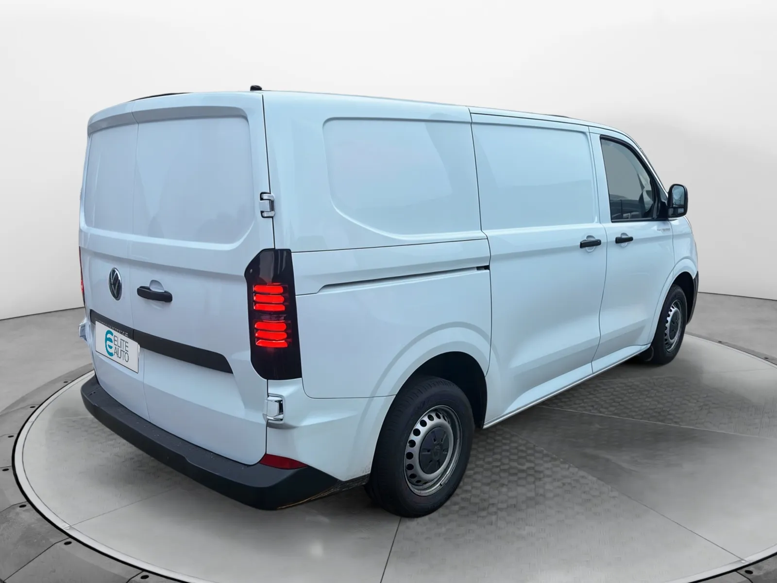 Acheter une volkswagen TRANSPORTER VAN L1H1 2.0 TDI 150 BVM6 d’occasion avec 13000km disponible immédiatement - photo 5