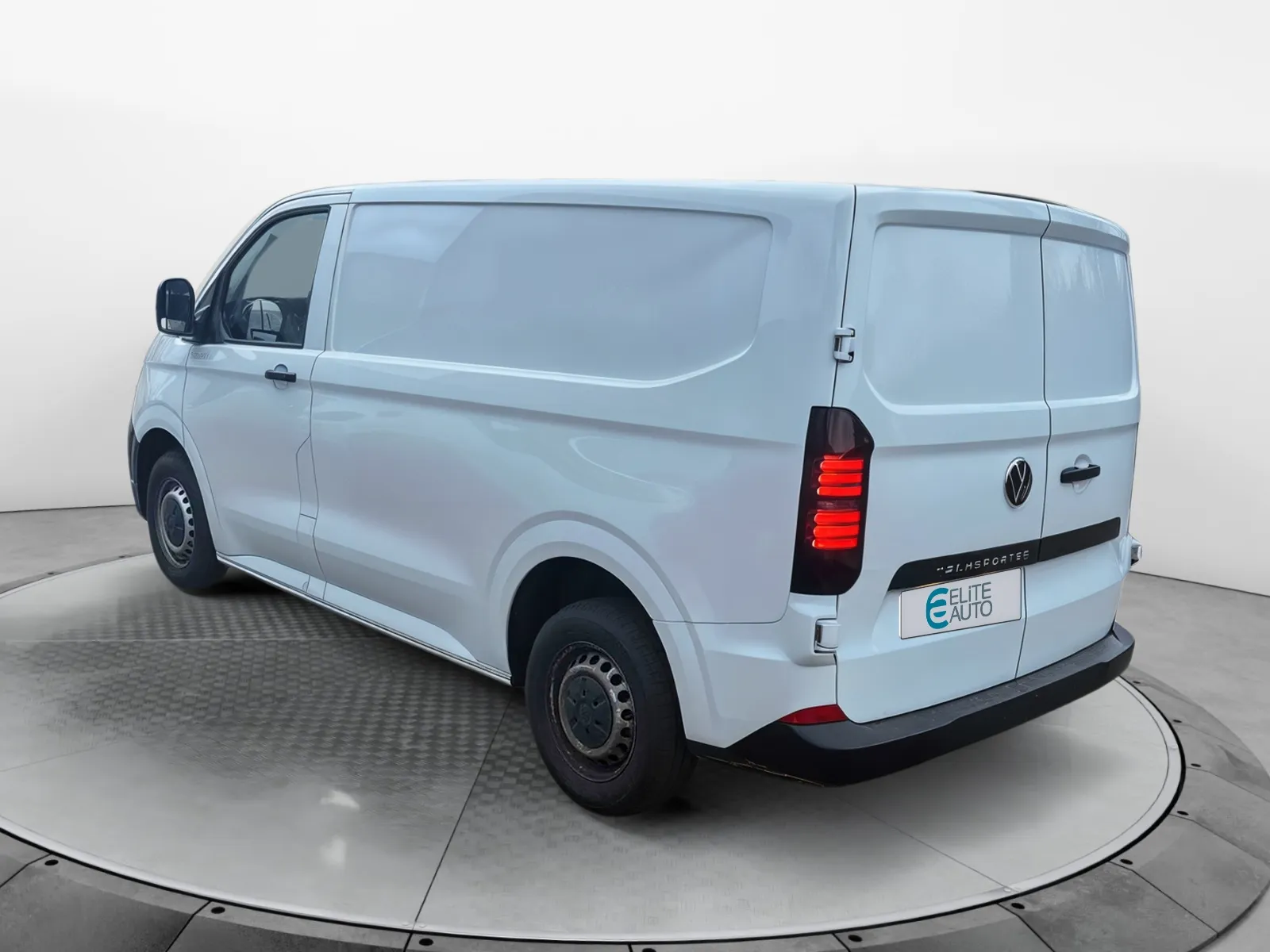 Acheter une volkswagen TRANSPORTER VAN L1H1 2.0 TDI 150 BVM6 d’occasion avec 13000km disponible immédiatement - photo 3