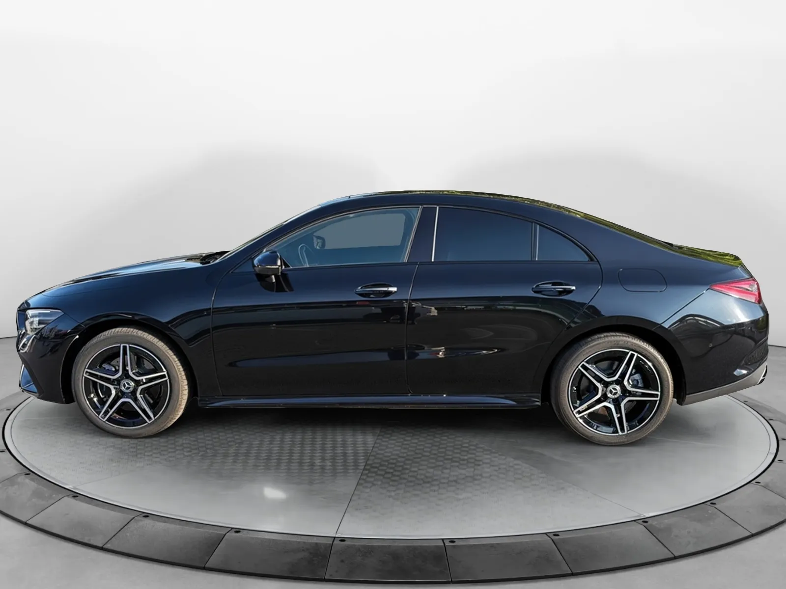 Acheter une mercedes CLA Coupé 250 e Hybrid EQ 8G-DCT d’occasion avec 12631km disponible immédiatement - photo 2