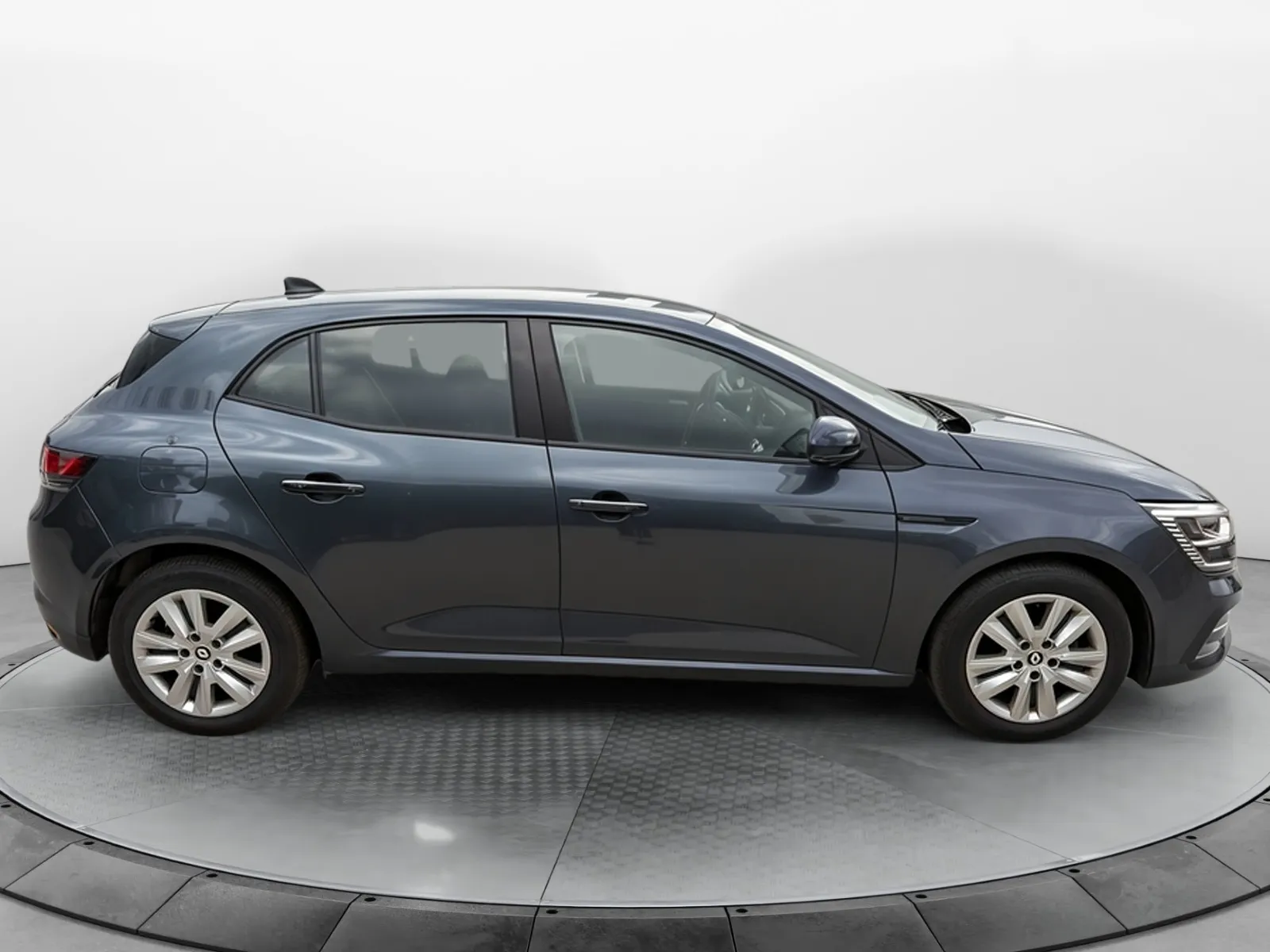 Acheter une renault Megane IV Berline Blue dCi 115 EDC d’occasion avec 71220km disponible immédiatement - photo 6