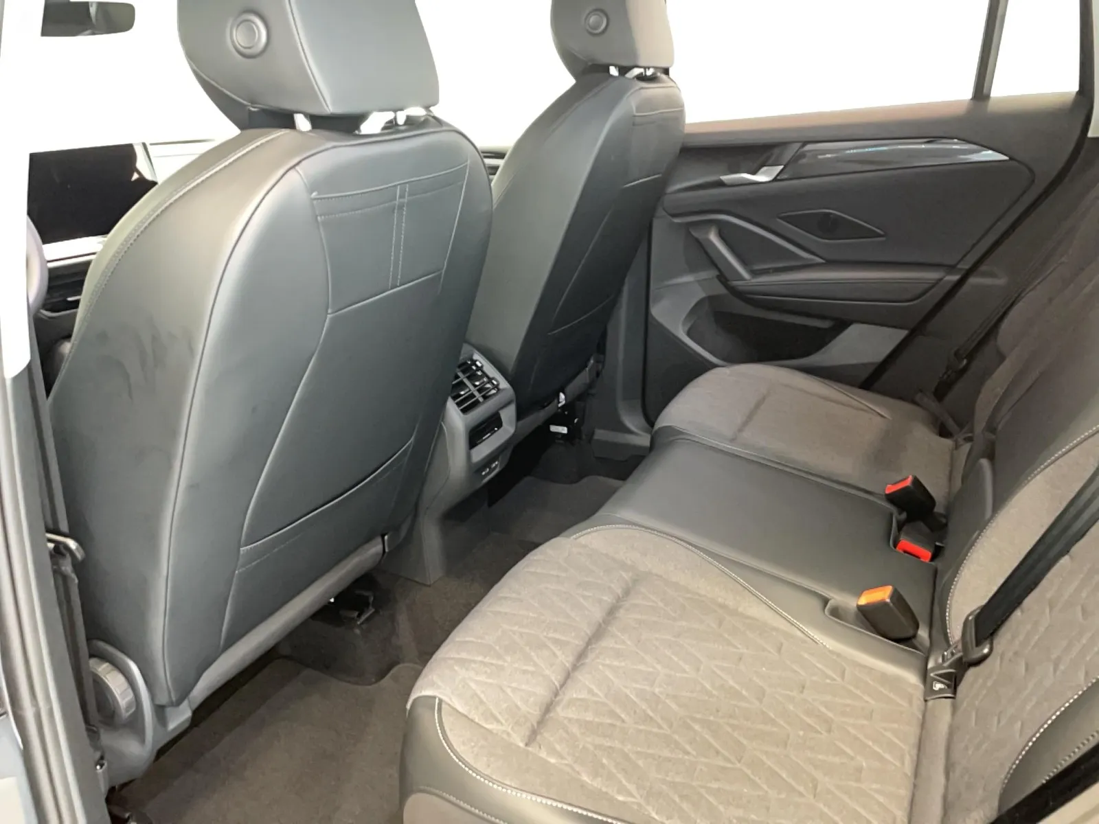 Acheter une volkswagen Tiguan 2.0 TDI 150ch DSG7 d’occasion avec 20000km disponible immédiatement - photo 5