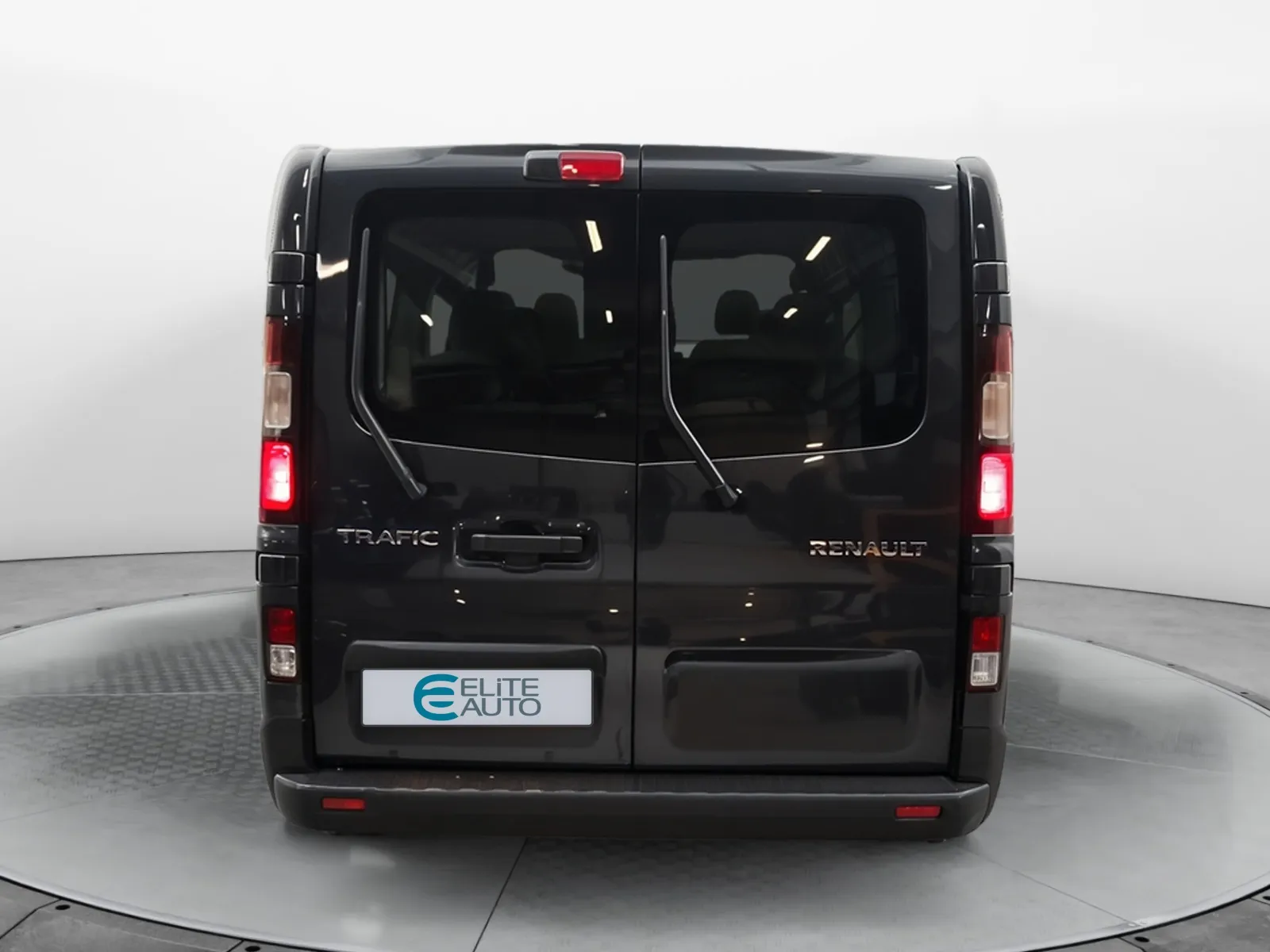 Acheter une renault Trafic  TPMR Blue dCi 150 d’occasion avec 6344km disponible immédiatement - photo 4