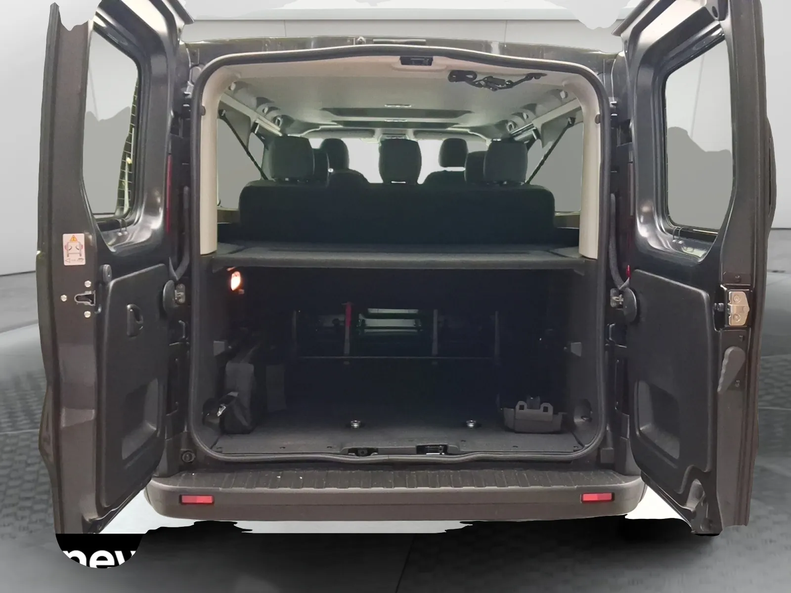 Acheter une renault Trafic  TPMR Blue dCi 150 d’occasion avec 6344km disponible immédiatement - photo 13