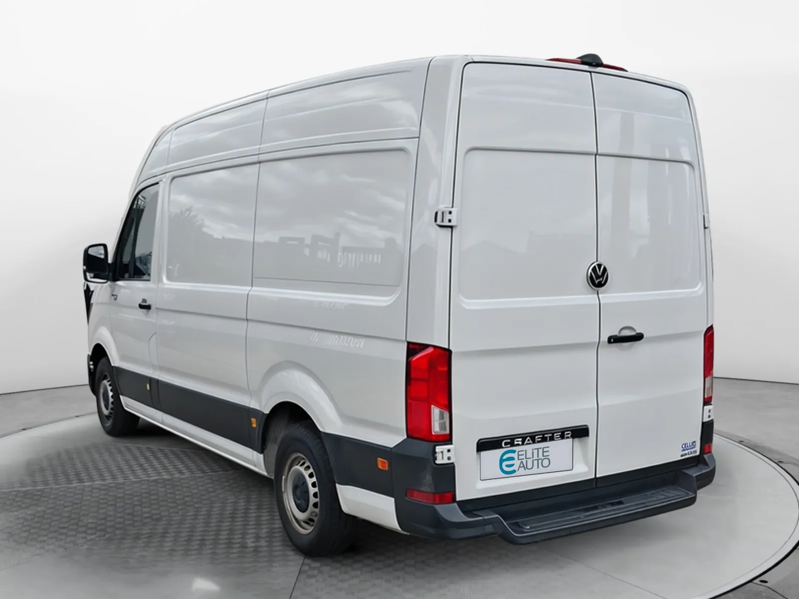 Acheter une volkswagen CRAFTER VAN 35 L3H3 2.0 TDI 140 CH BVA d’occasion avec 15000km disponible immédiatement - photo 3