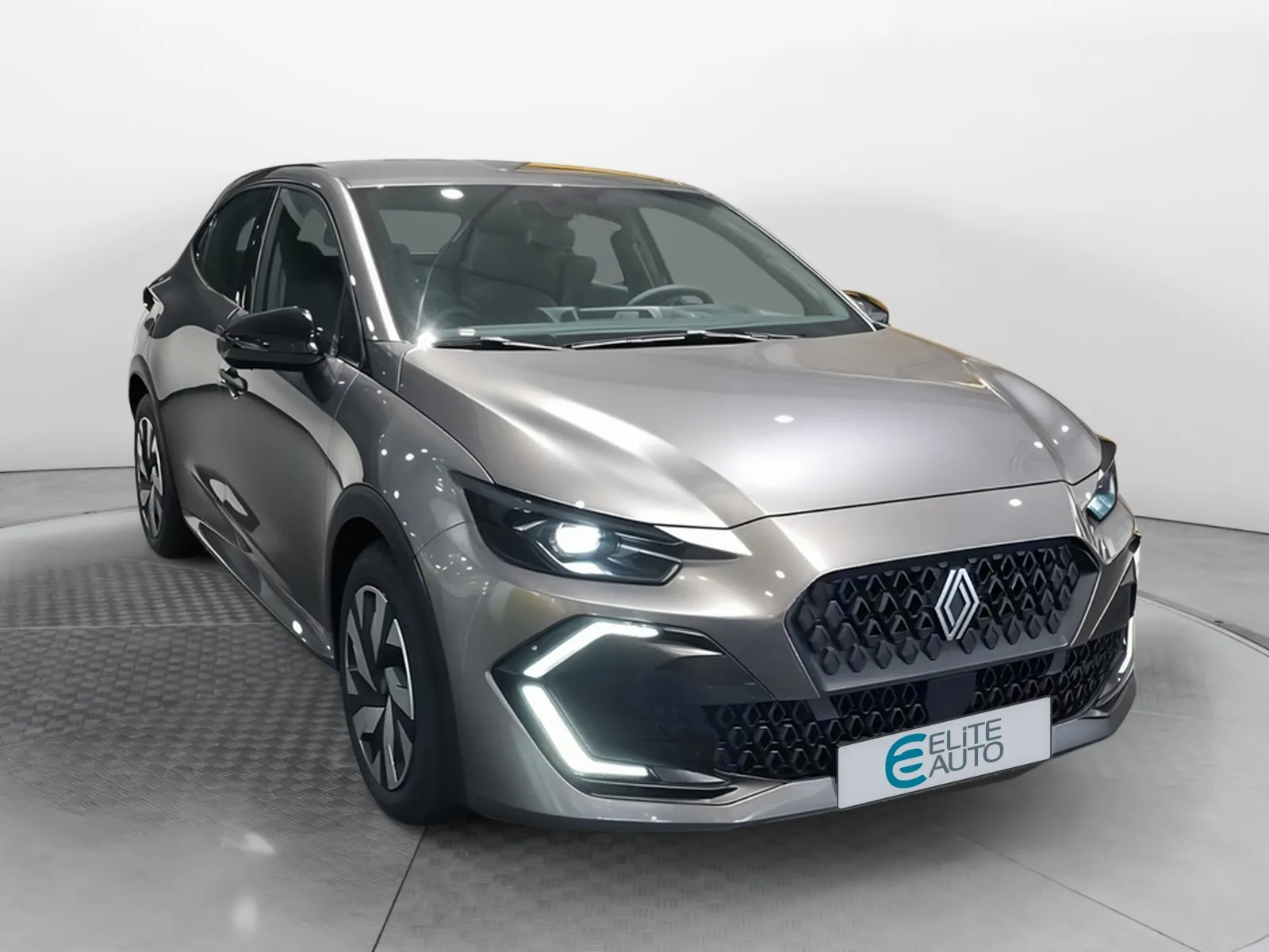 Acheter une renault Clio E-Tech full hybrid 160 ch d’occasion avec 10km disponible immédiatement - photo 7