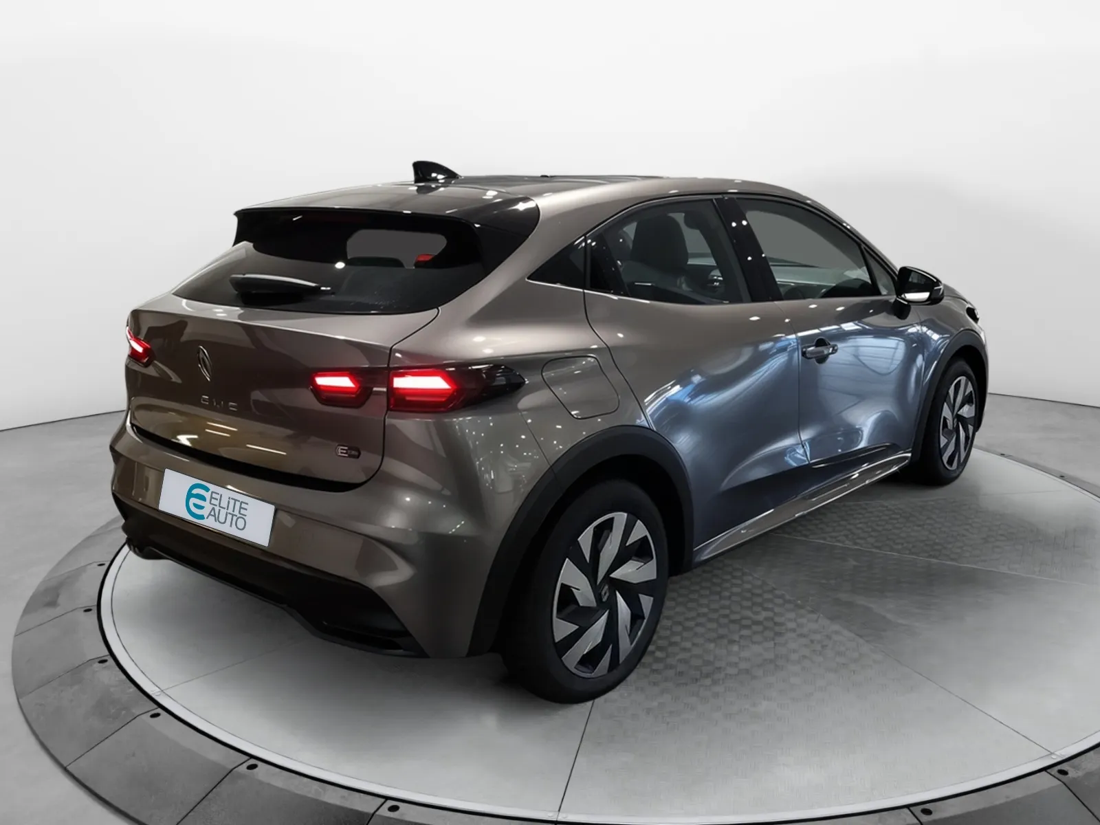 Acheter une renault Clio E-Tech full hybrid 160 ch d’occasion avec 10km disponible immédiatement - photo 5