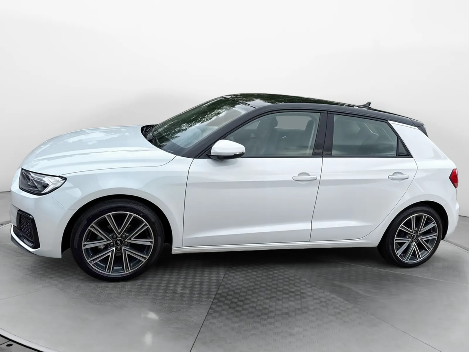 Acheter une audi A1 Sportback 25 TFSI 95 ch S tronic 7 d’occasion avec 17663km disponible immédiatement - photo 2