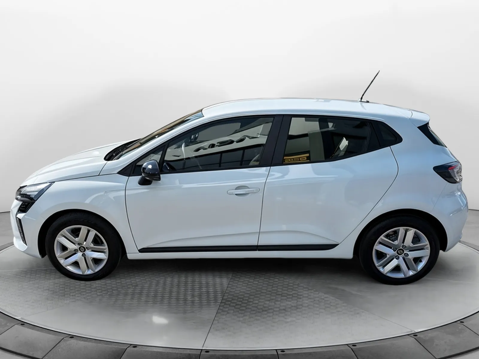 Acheter une renault Clio TCe 90 ch GSR2 d’occasion avec 10km disponible immédiatement - photo 2