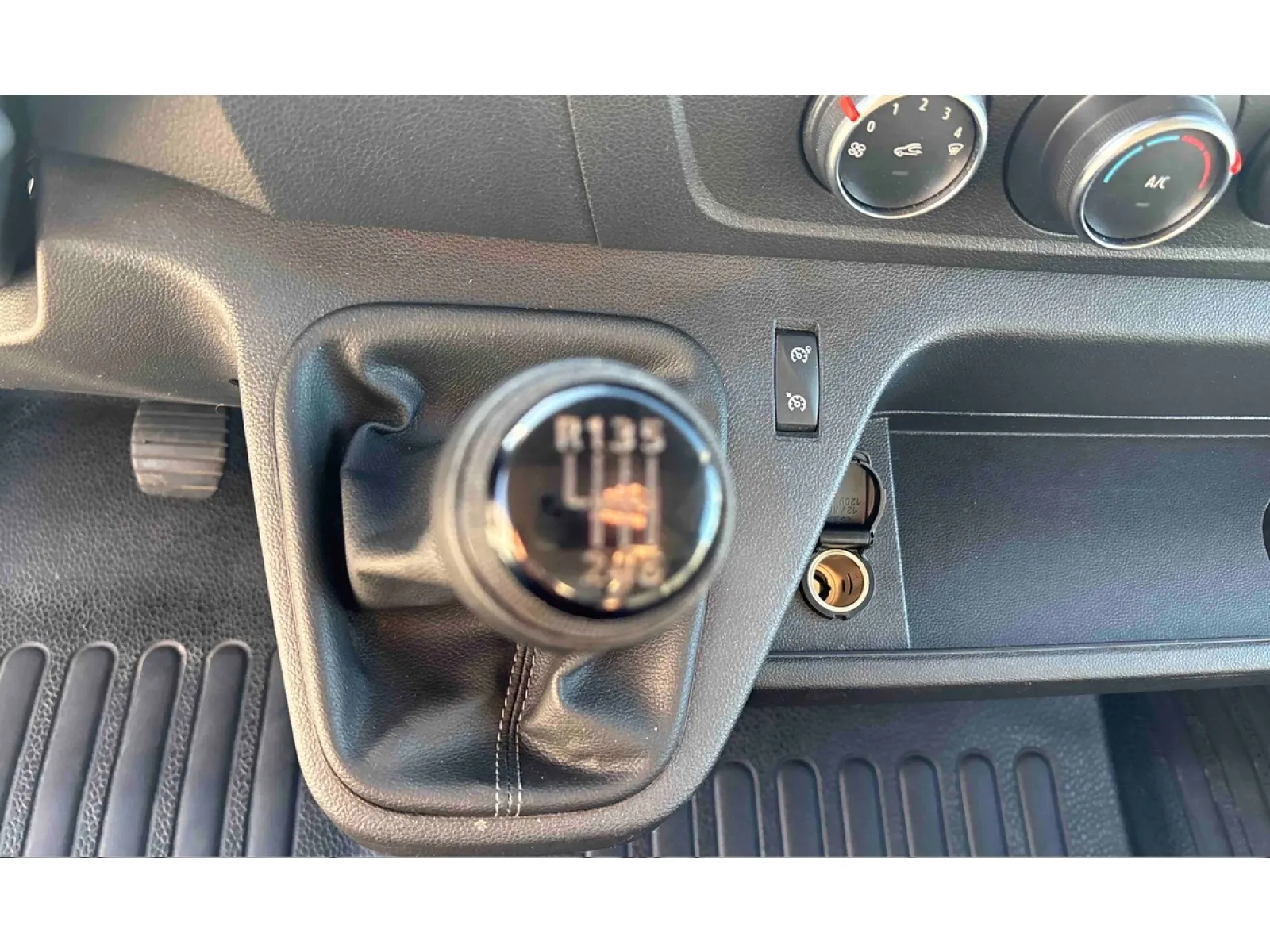 Acheter une renault MASTER FGN TRAC F3500 L3H3 BLUE DCI 135 d’occasion avec 37175km disponible immédiatement - photo 22